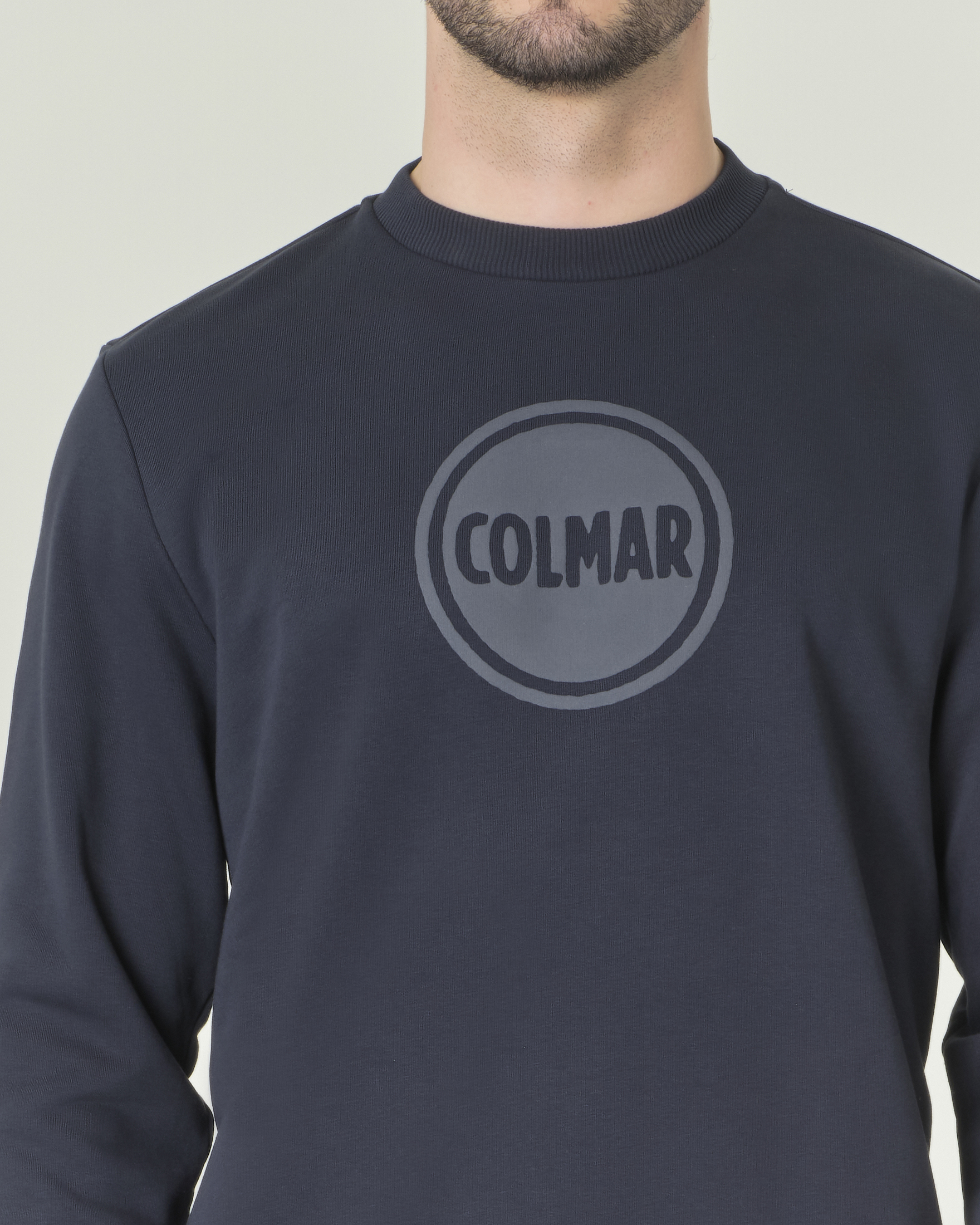 Felpa blu girocollo con logo bollo stampato tono su tono sul petto image