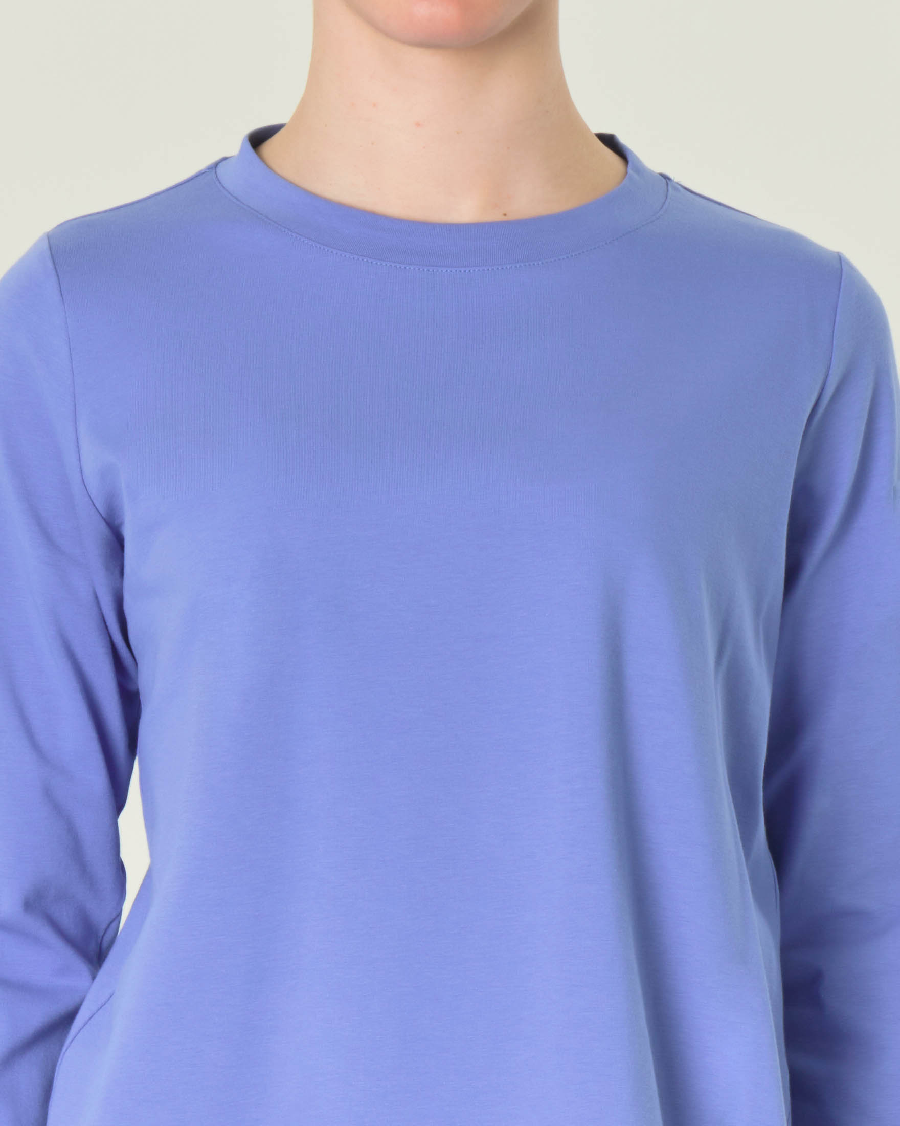T-shirt girocollo celeste in misto cotone con maniche tre quarti svasata al fondo image