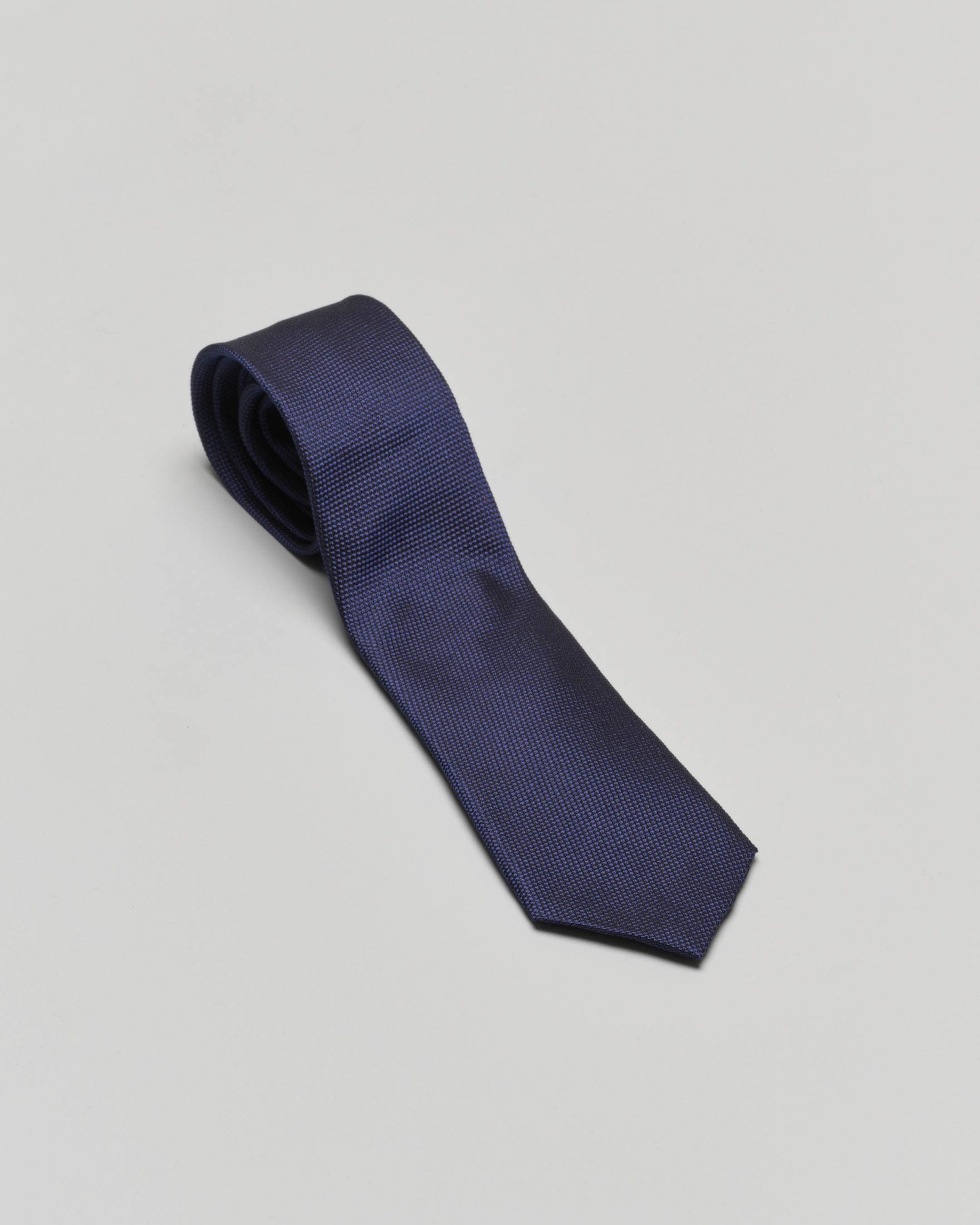 Cravatta blu micro armatura in pura seta