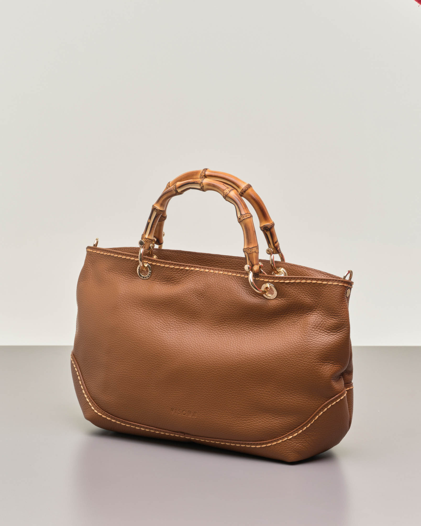 Borsa a mano misura piccola color cuoio in pelle martellata con manici in bamboo e tracolla rimovibile