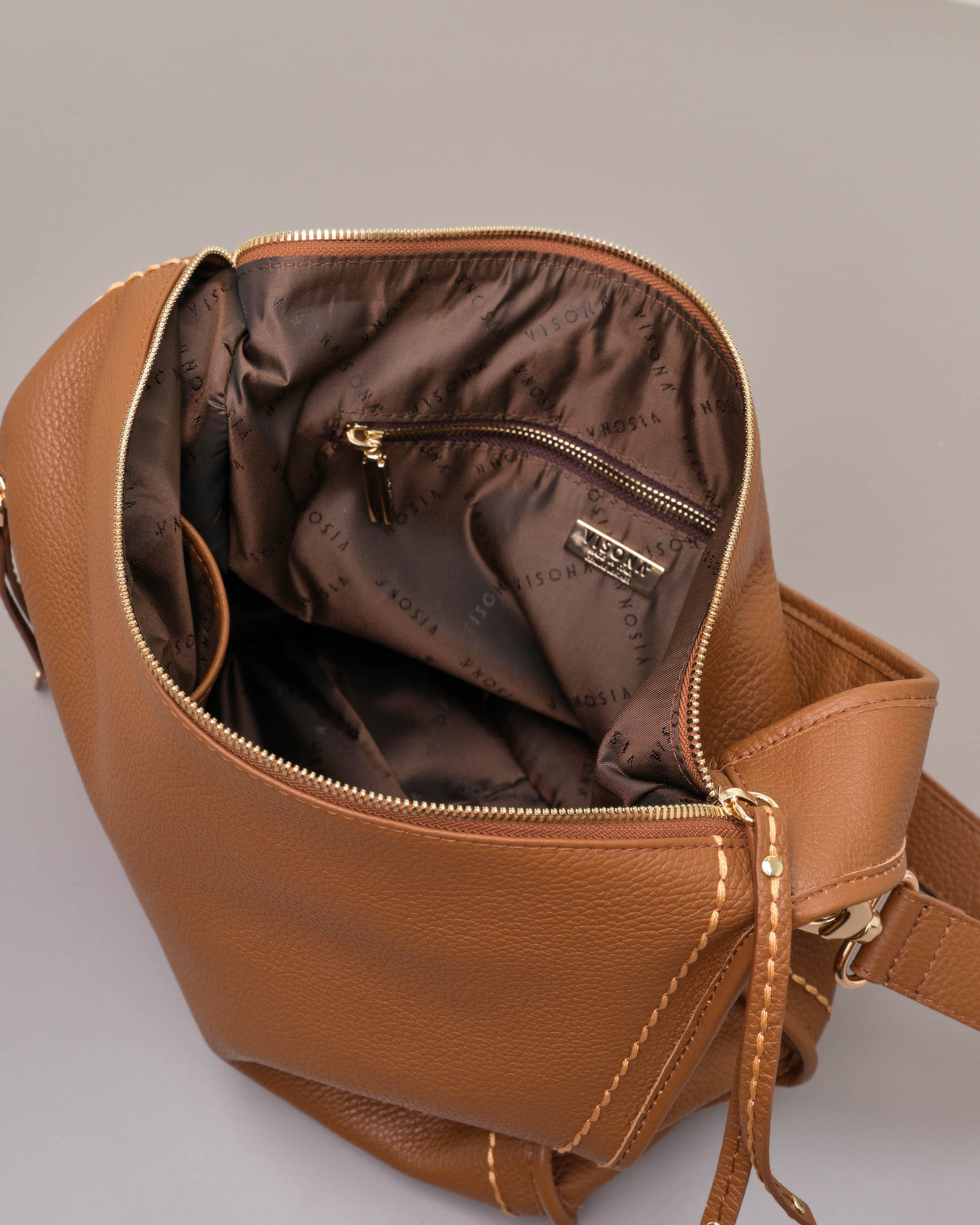 Hobo Bag Color Cuoio Misura Media In Pelle Martellata Con Tasca A Parete Con Cerniera Sul Retro Visona