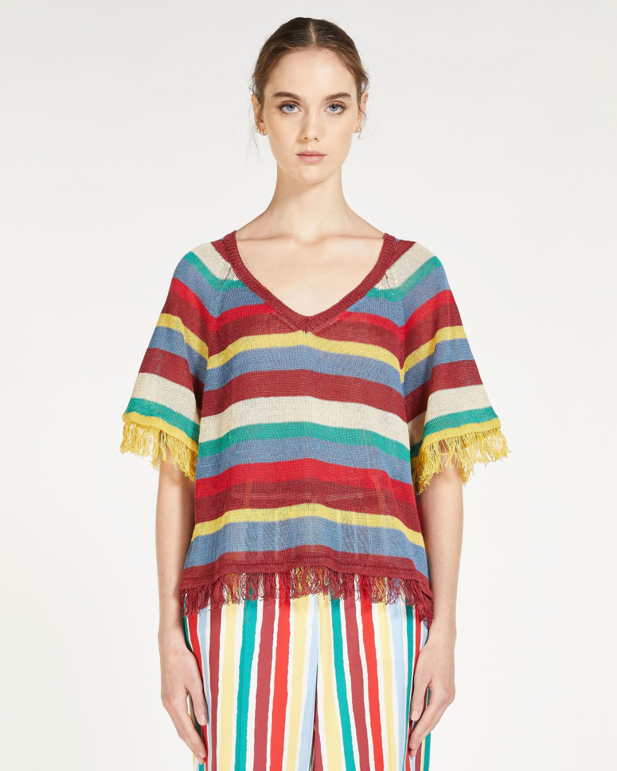 Maglia a maniche corte multicolore a righe in lino con scollo a V e orli sfrangiati image