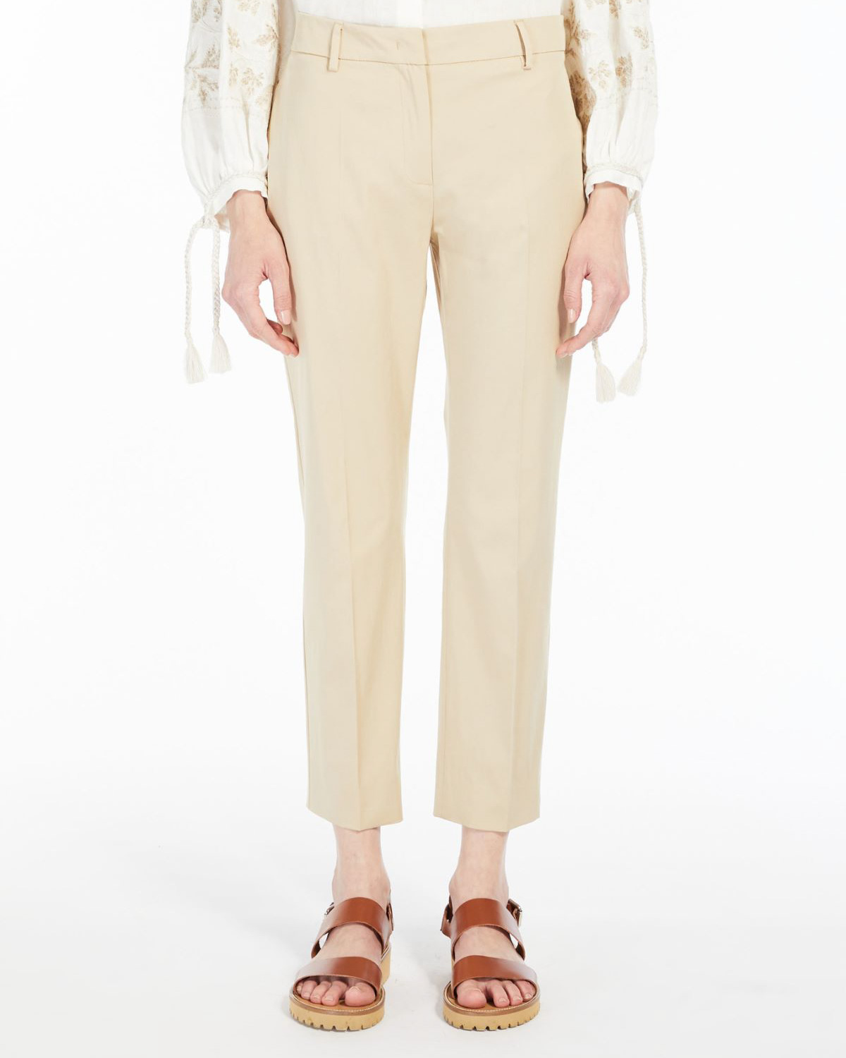 Pantaloni color sabbia a gamba dritta semiaderenti in gabardina di cotone stretch con piega stirata image