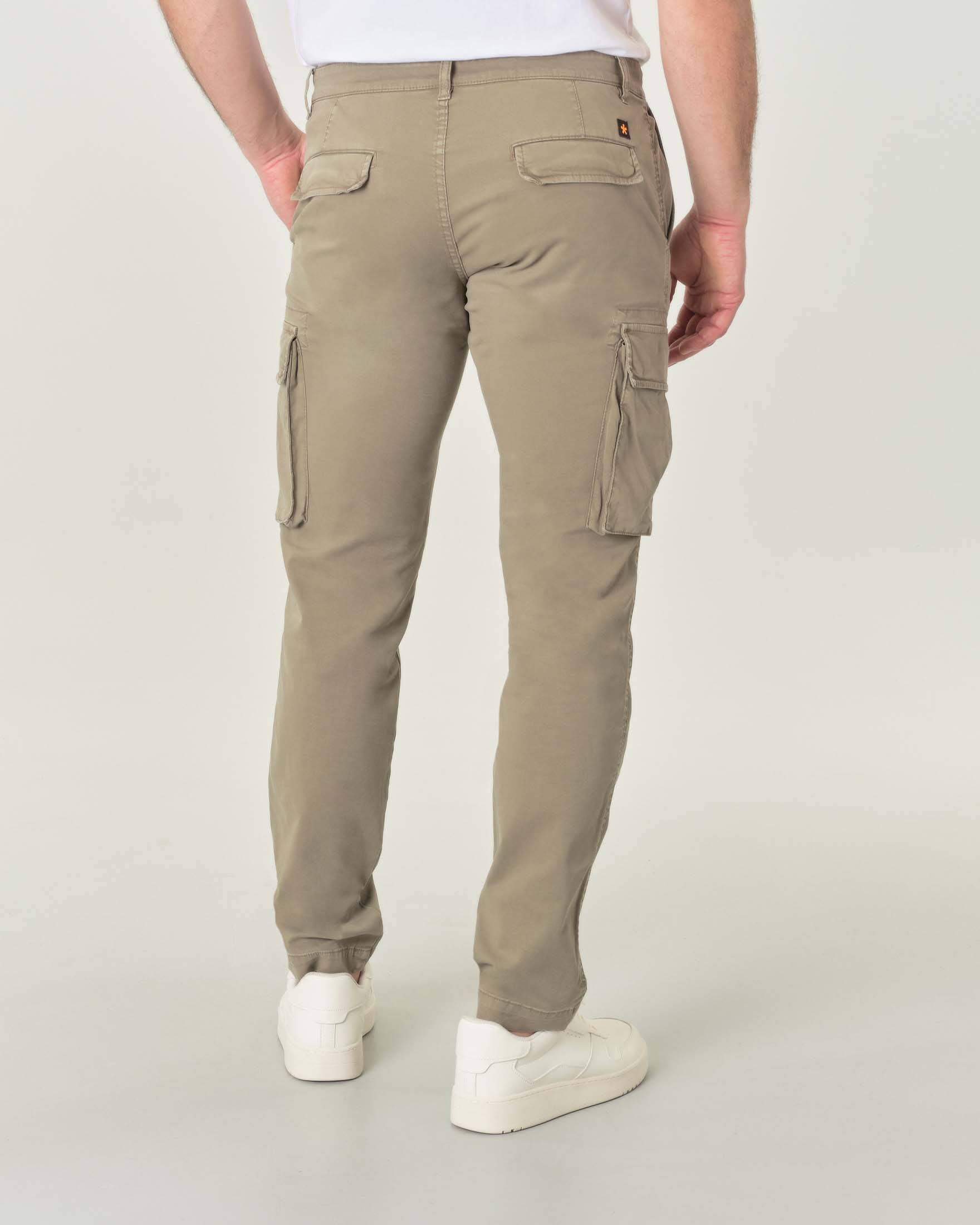 Pantalone cargo color fango in gabardina di cotone stretch