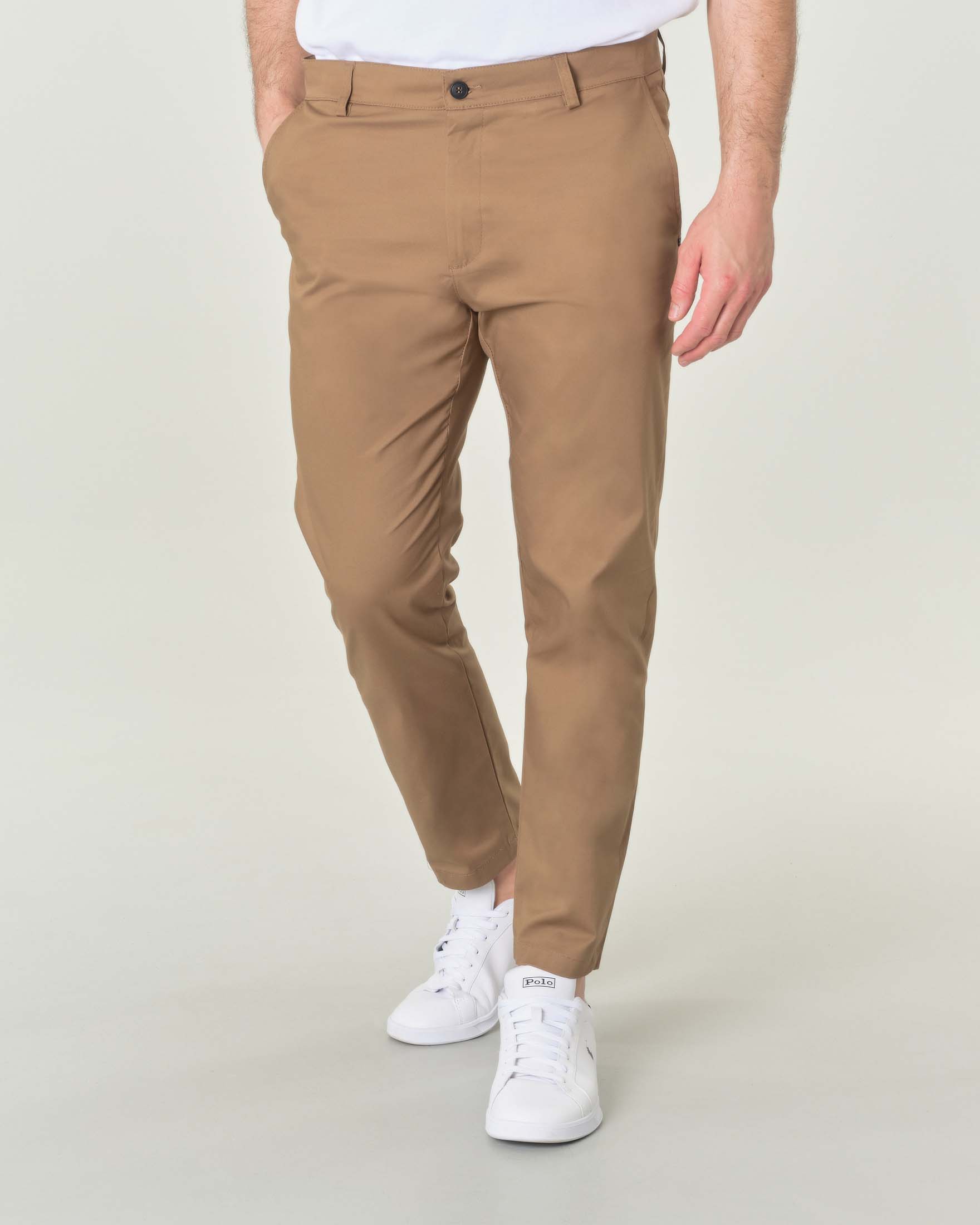 Pantalone cammello in cotone stretch con maxi tasche sul retro