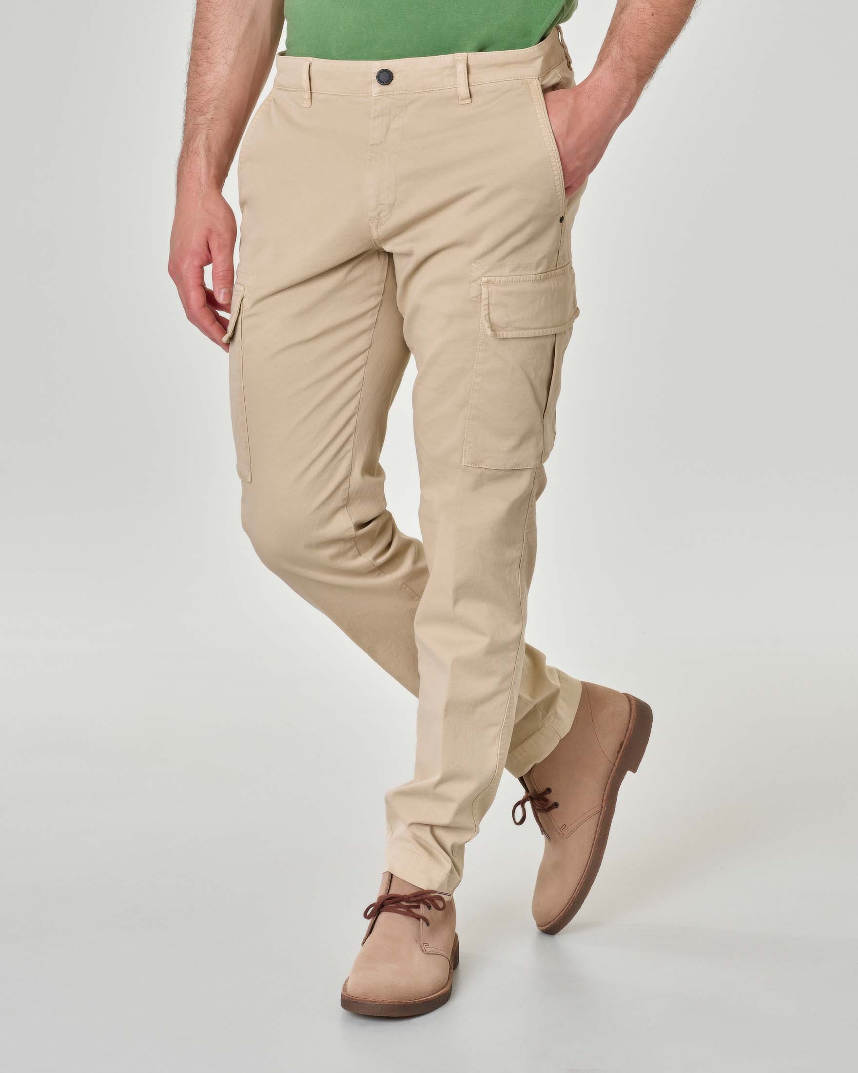 Pantalone cargo color sabbia in gabardina di cotone stretch