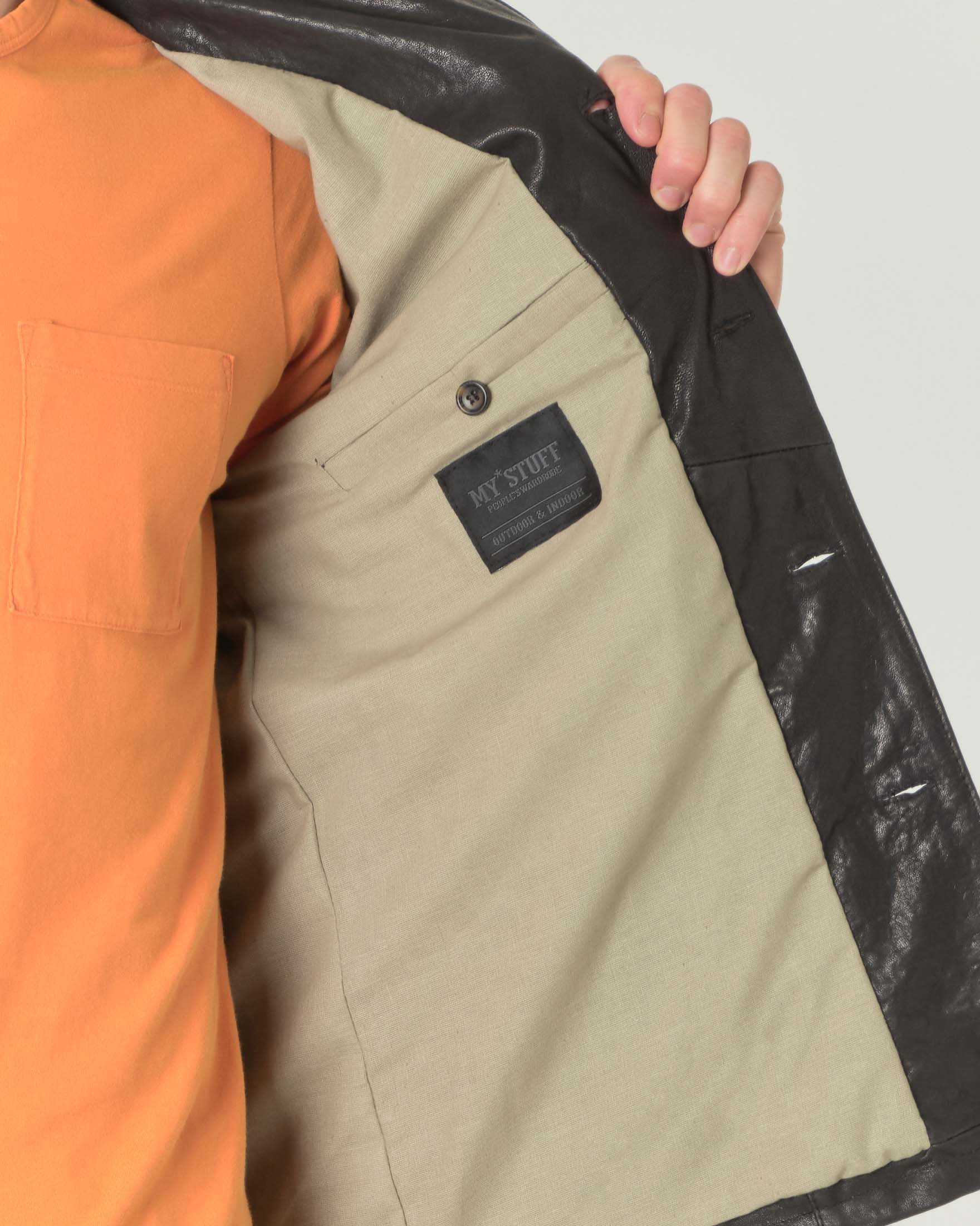 Field jacket nera in pelle con chiusura a bottoni image