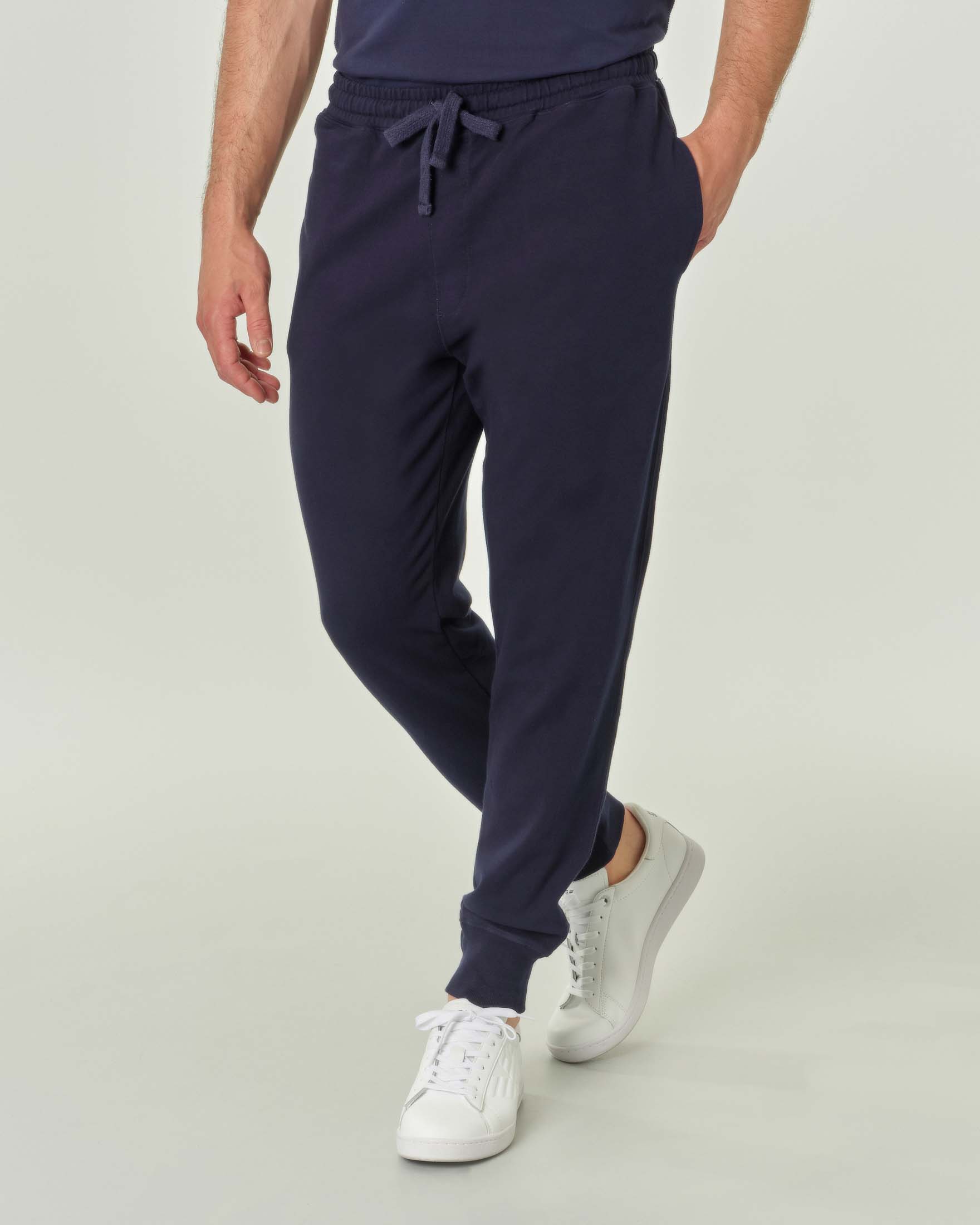 Pantalone blu in felpa di cotone stretch con taschino