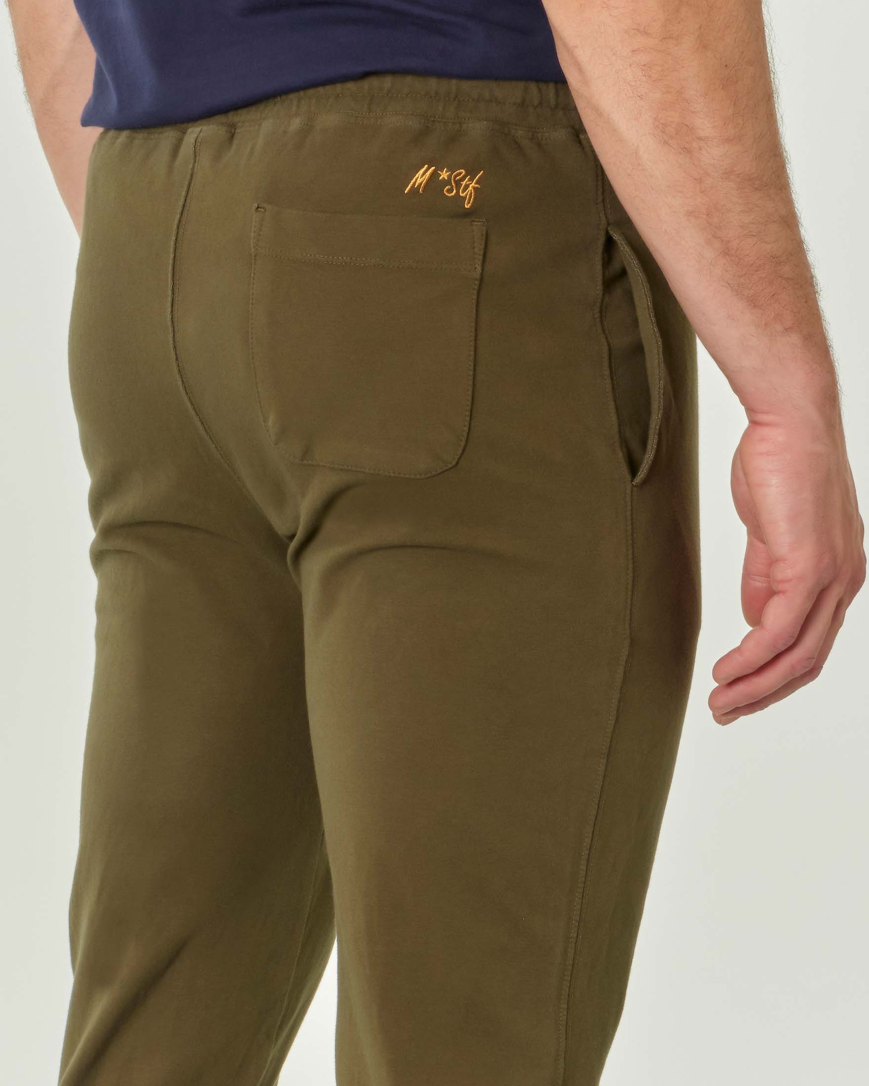 Pantalone verde militare in felpa di cotone stretch con taschino image