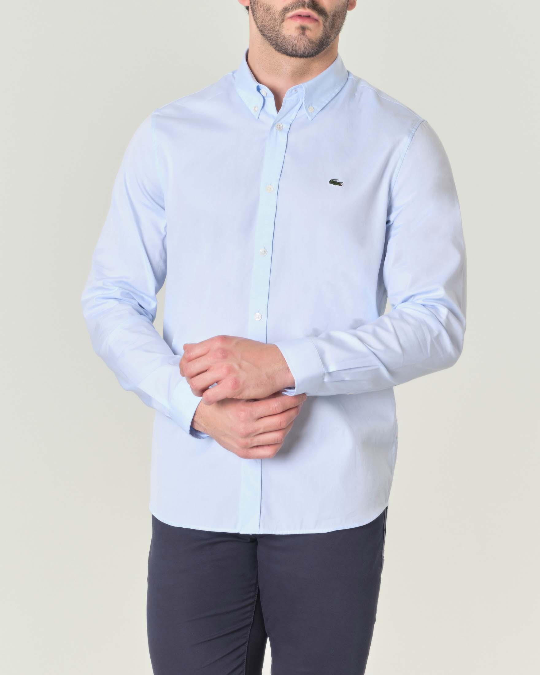 Camicia azzurra in puro cotone con collo button down