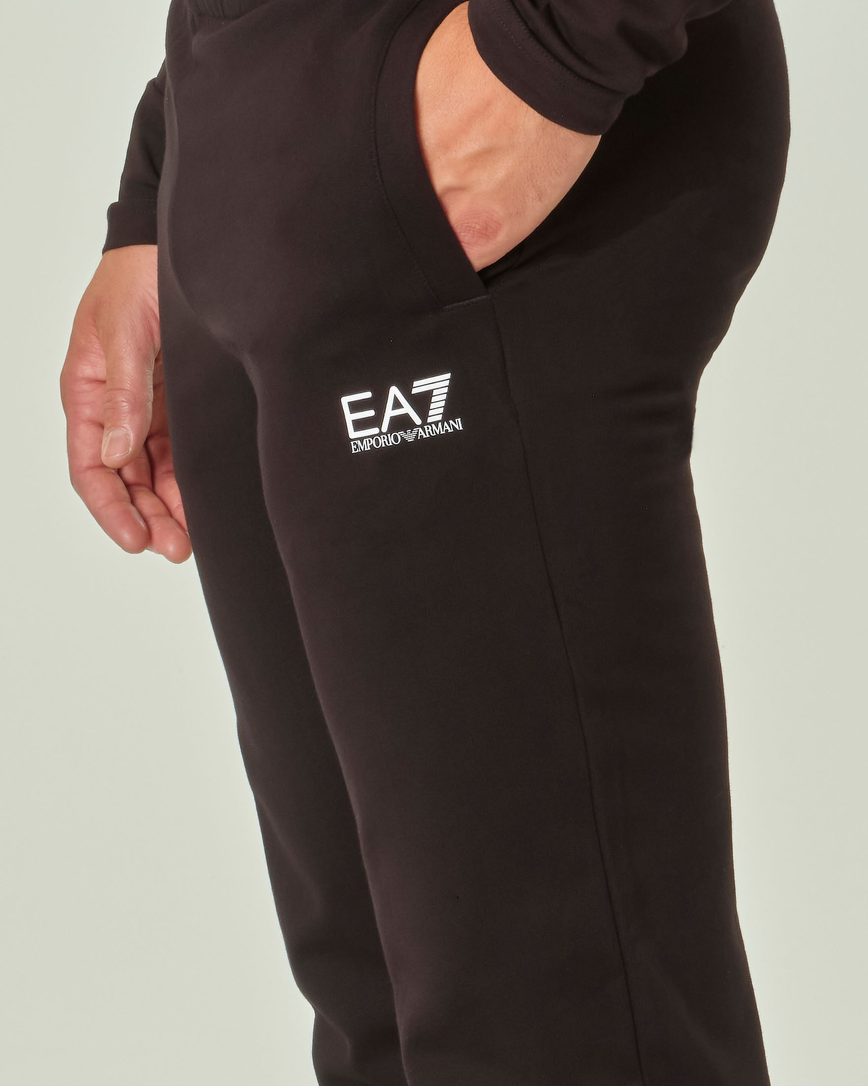 Pantaloni EA7 neri in felpa leggera con logo piccolo image