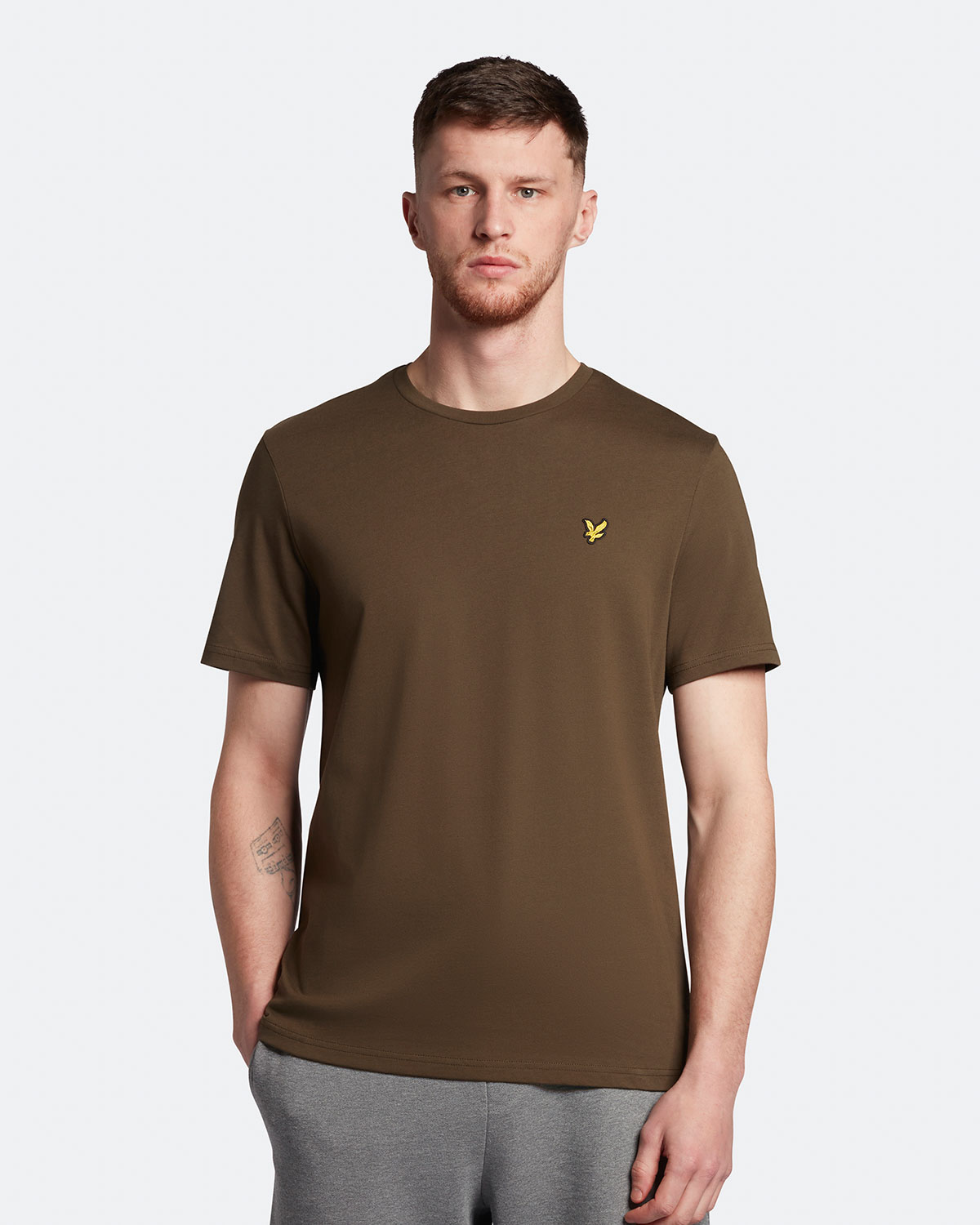 T-shirt mezza manica verde militare in cotone con logo aquila gialla ricamata sul petto