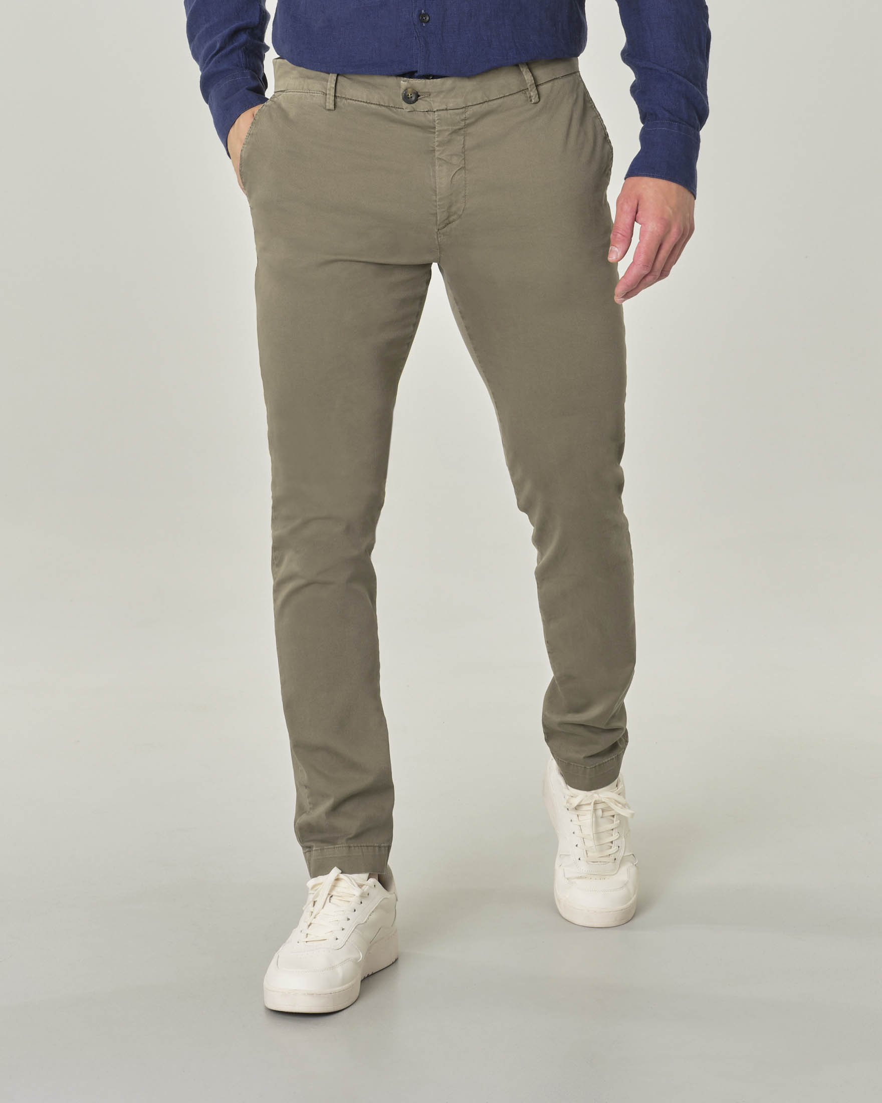 Pantaloni chino verde militare in tessuto cover di cotone stretch leggero