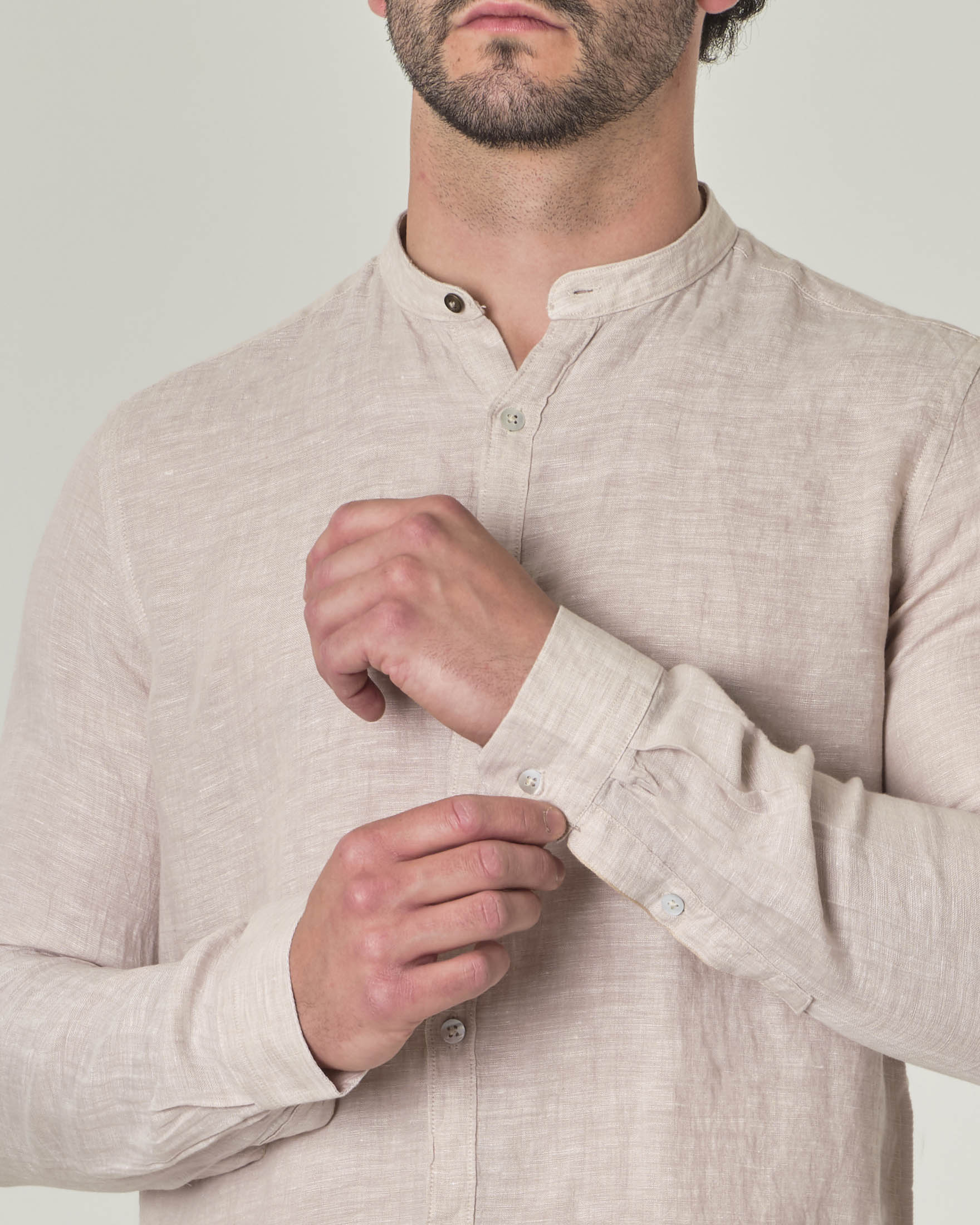 Camicia Alley Docks beige con colletto alla coreana in puro lino tinto filo image