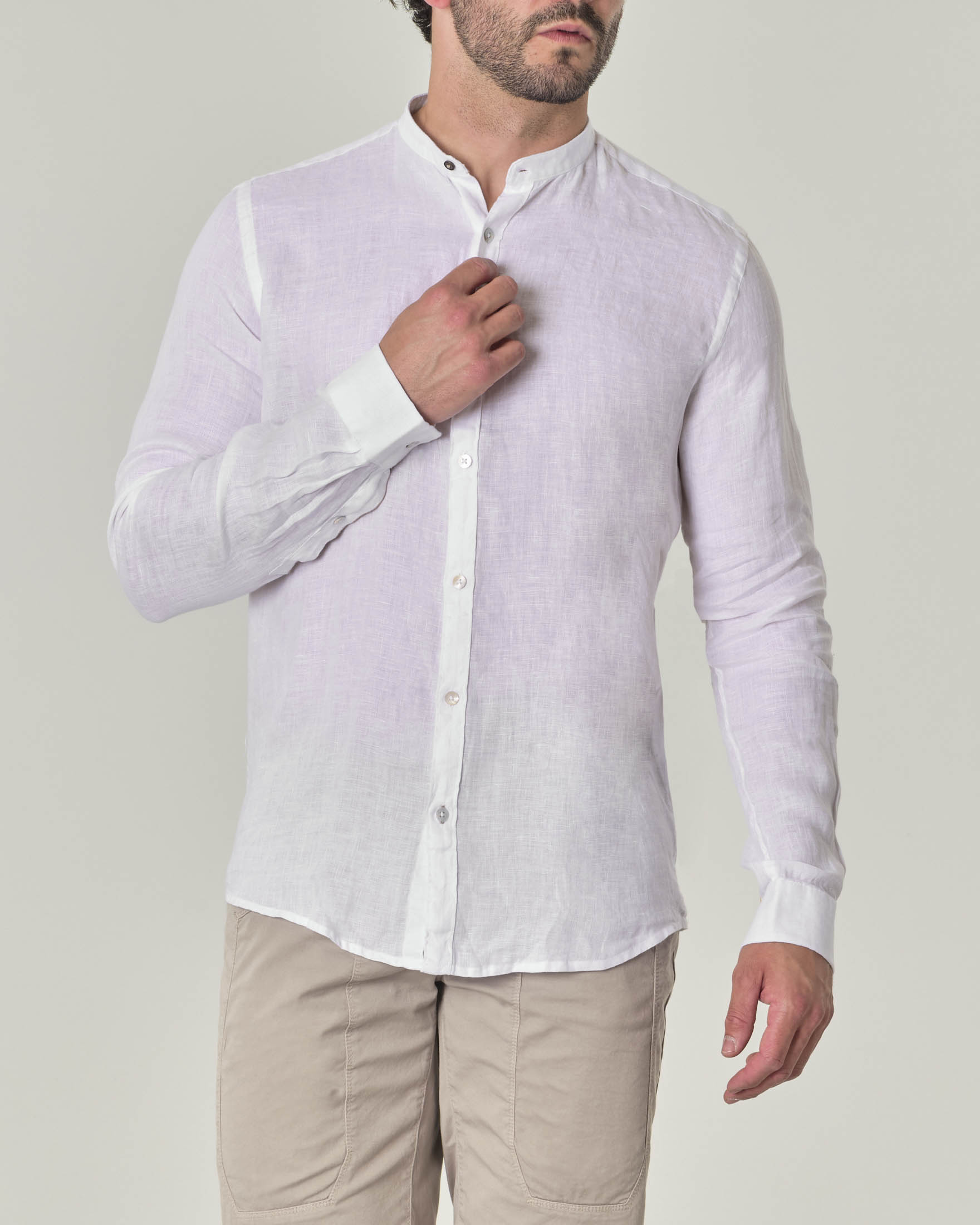 Camicia con colletto alla coreana bianca in puro lino tinta unita