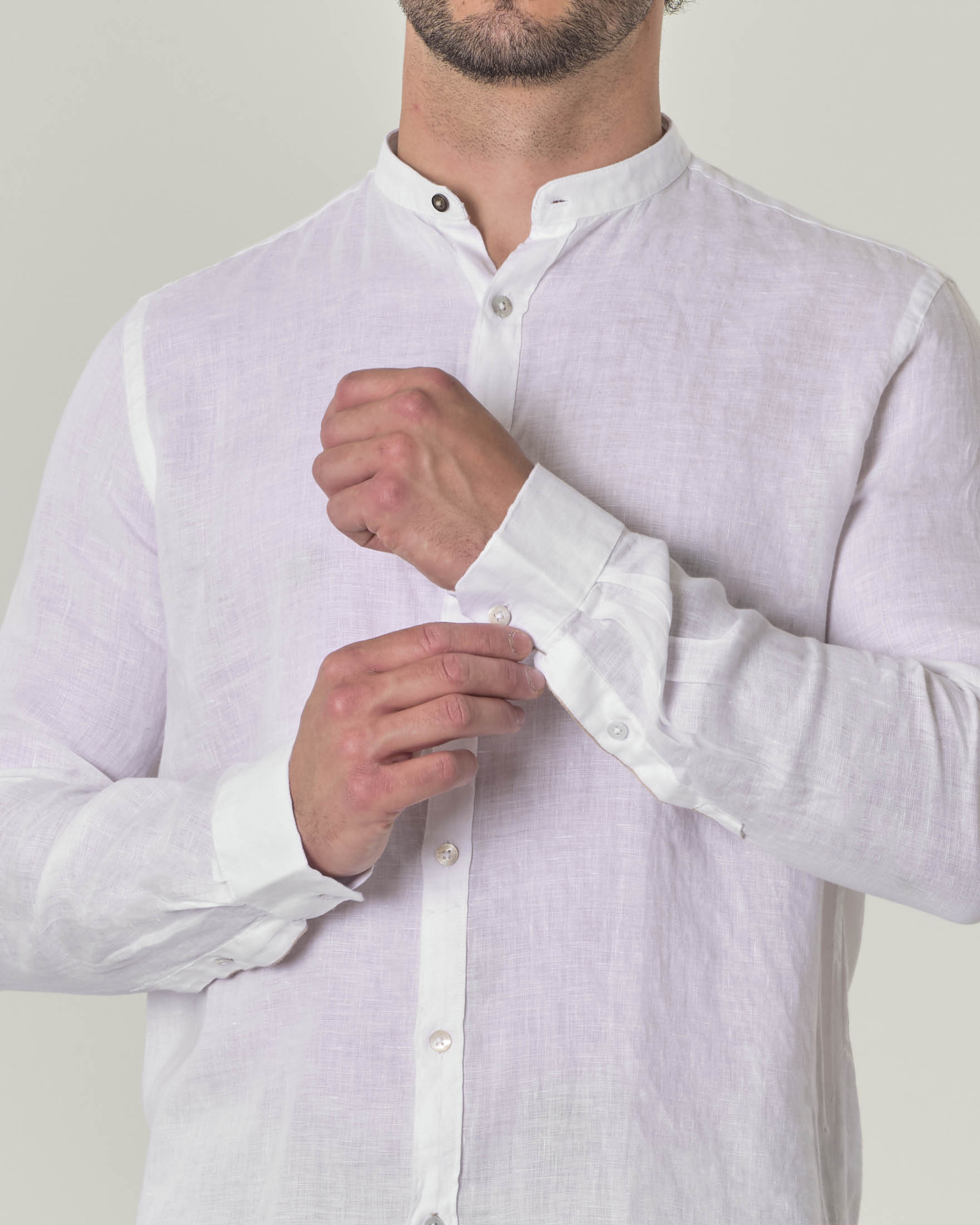 Camicia Alley Docks con colletto alla coreana bianca in puro lino tinta unita image