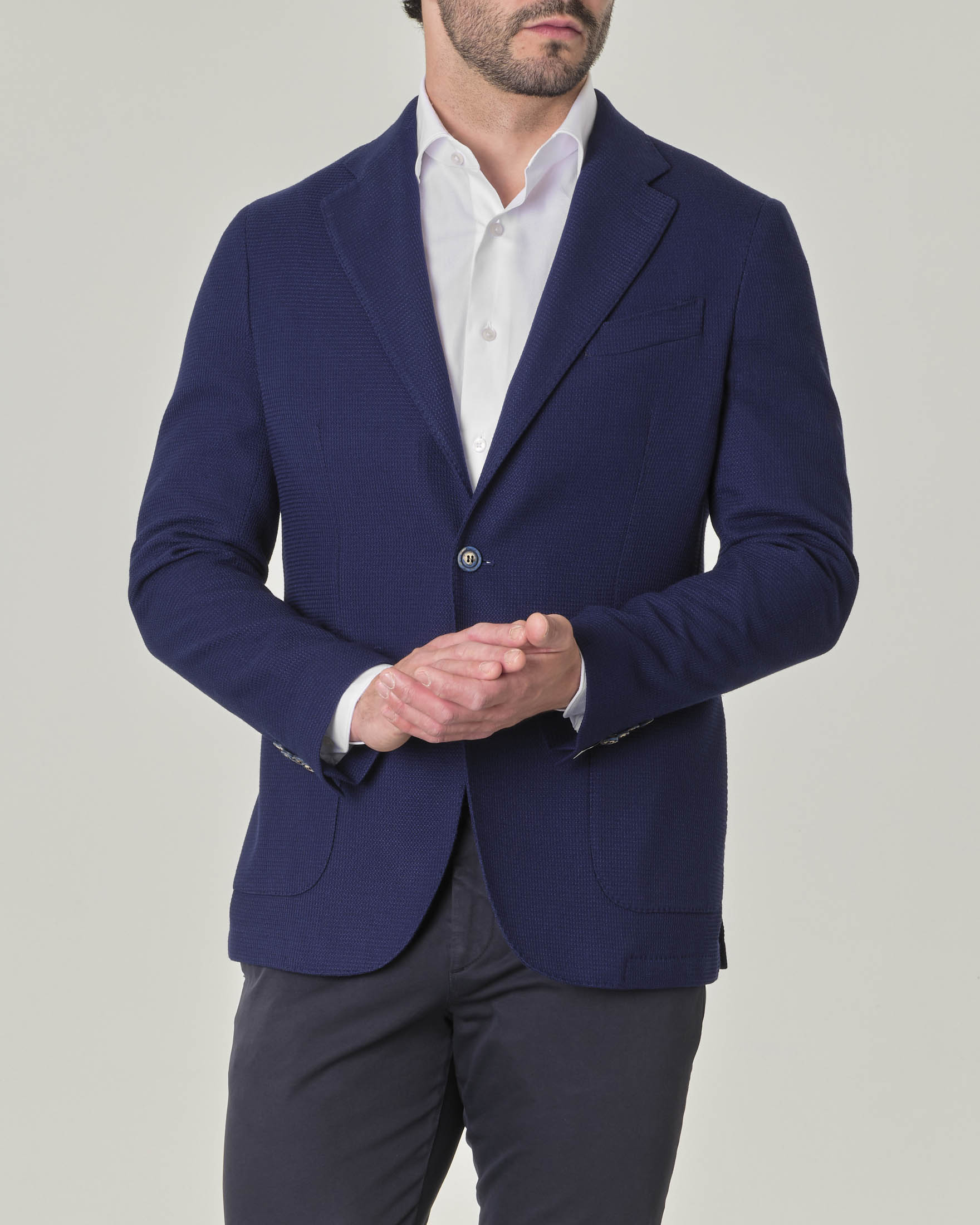Blazer blu indaco in jersey armaturato di misto viscosa stretch con tasche applicate