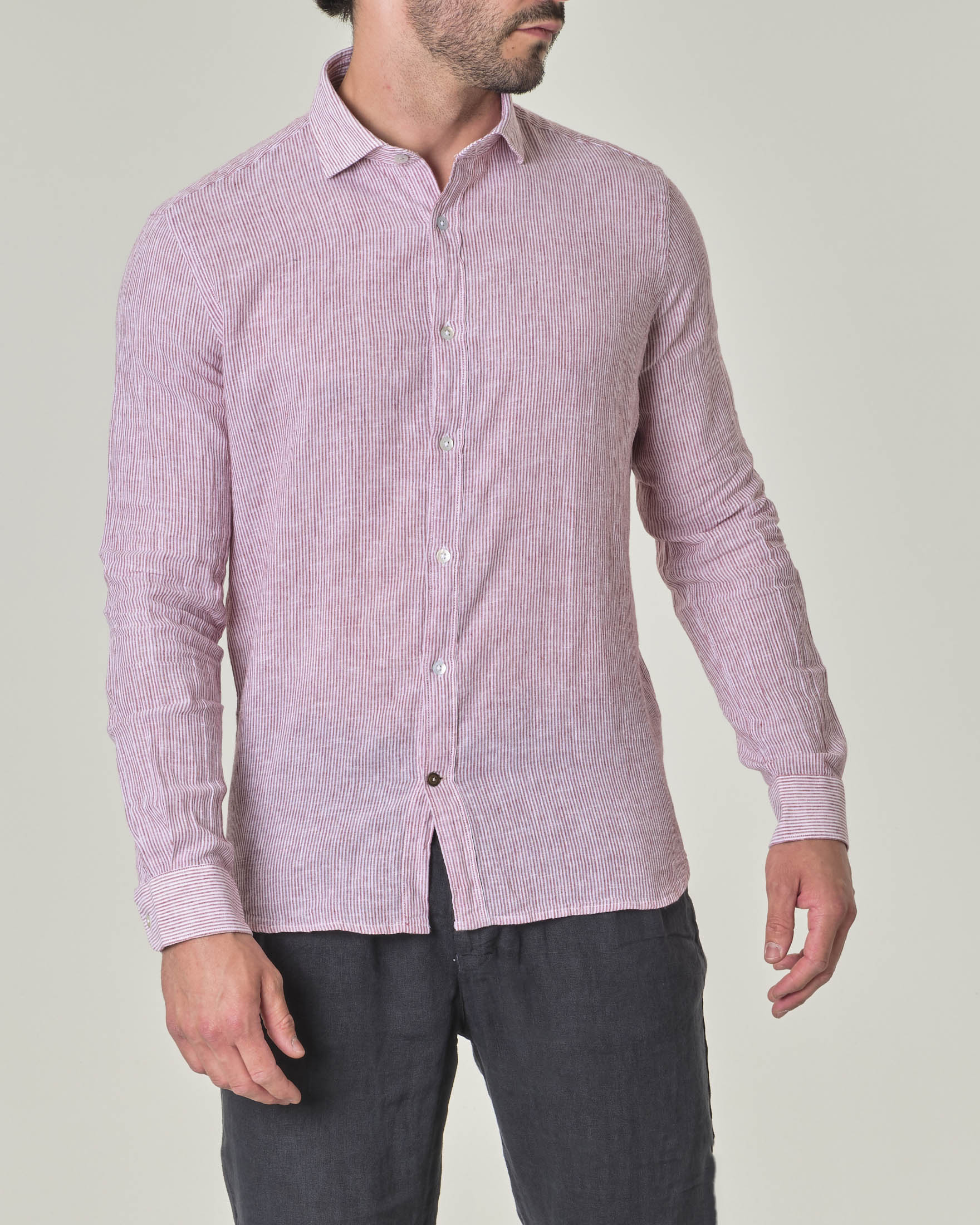 Camicia a micro righe bordeaux e bianche in cotone e lino con colletto alla francese