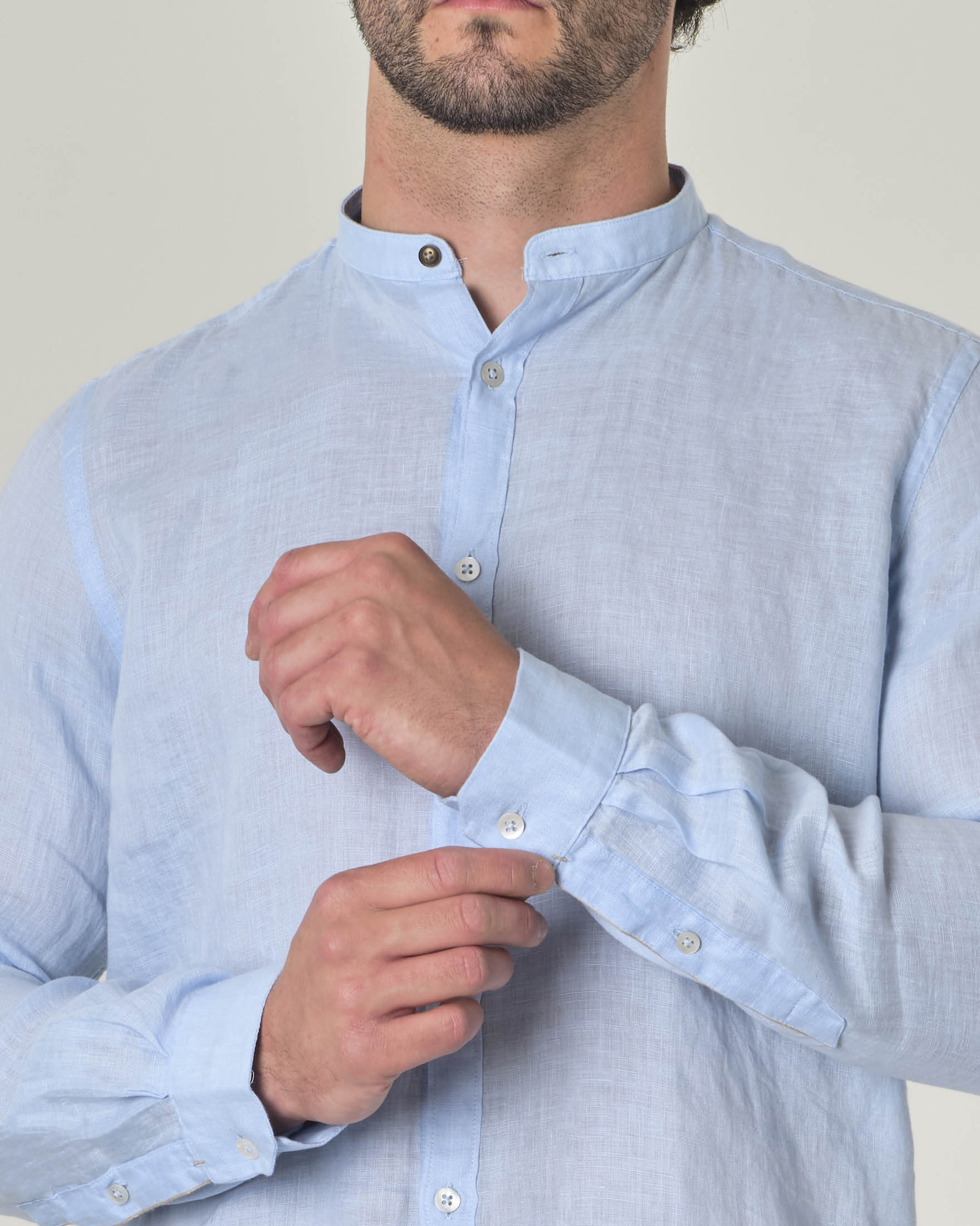 Camicia Alley Docks con colletto alla coreana azzurra in puro lino tinta unita image