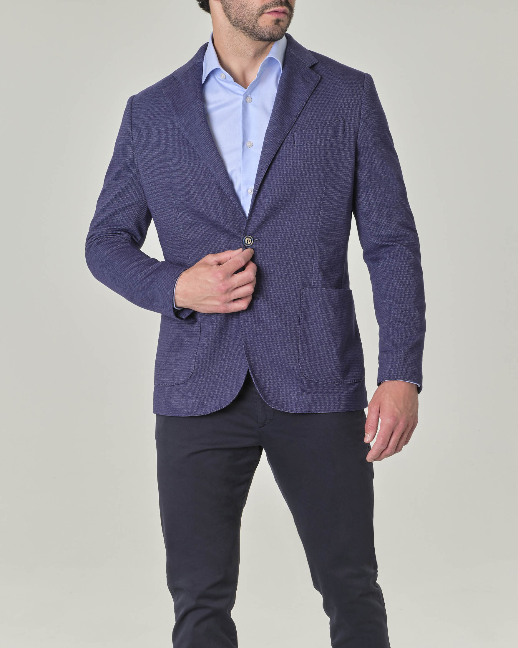 Blazer blu in jersey di viscosa stretch con armatura a quadretti e tasche applicate