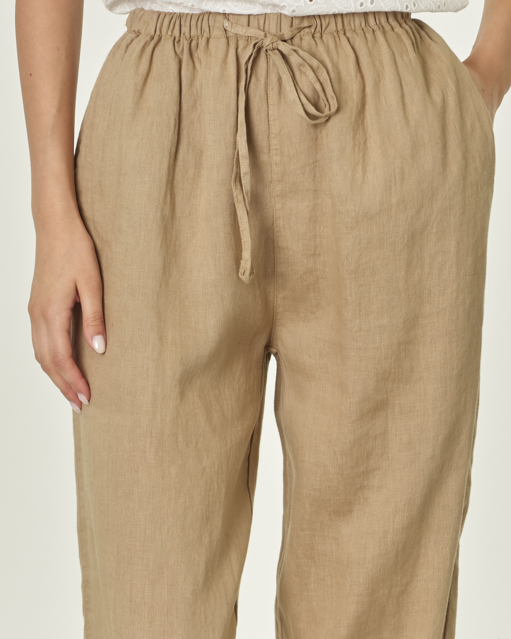 Pantaloni palazzo color tabacco in lino con fascia in vita con elastico inserito image