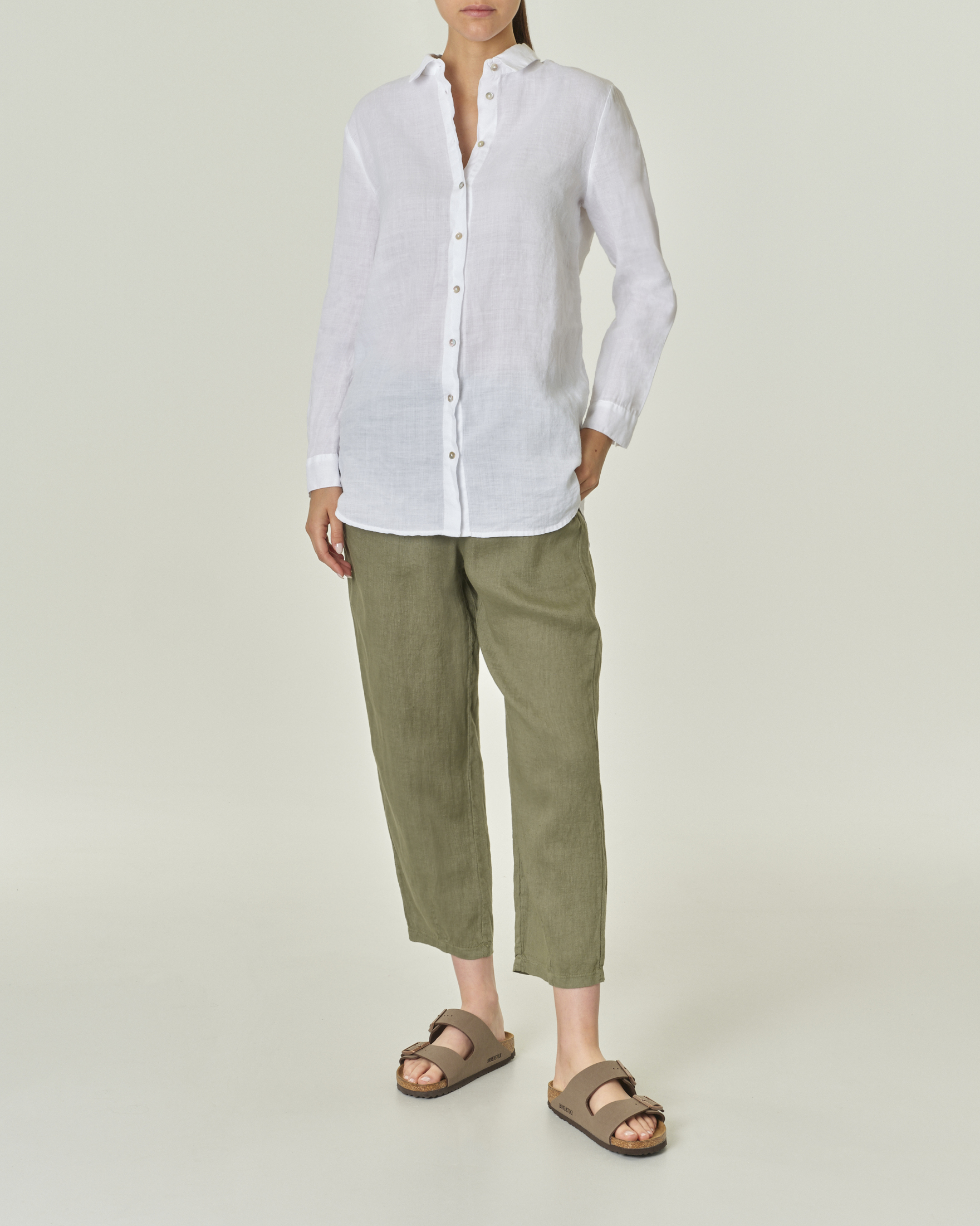 Pantaloni verde militare in lino a gamba dritta dal taglio cropped con coulisse interna