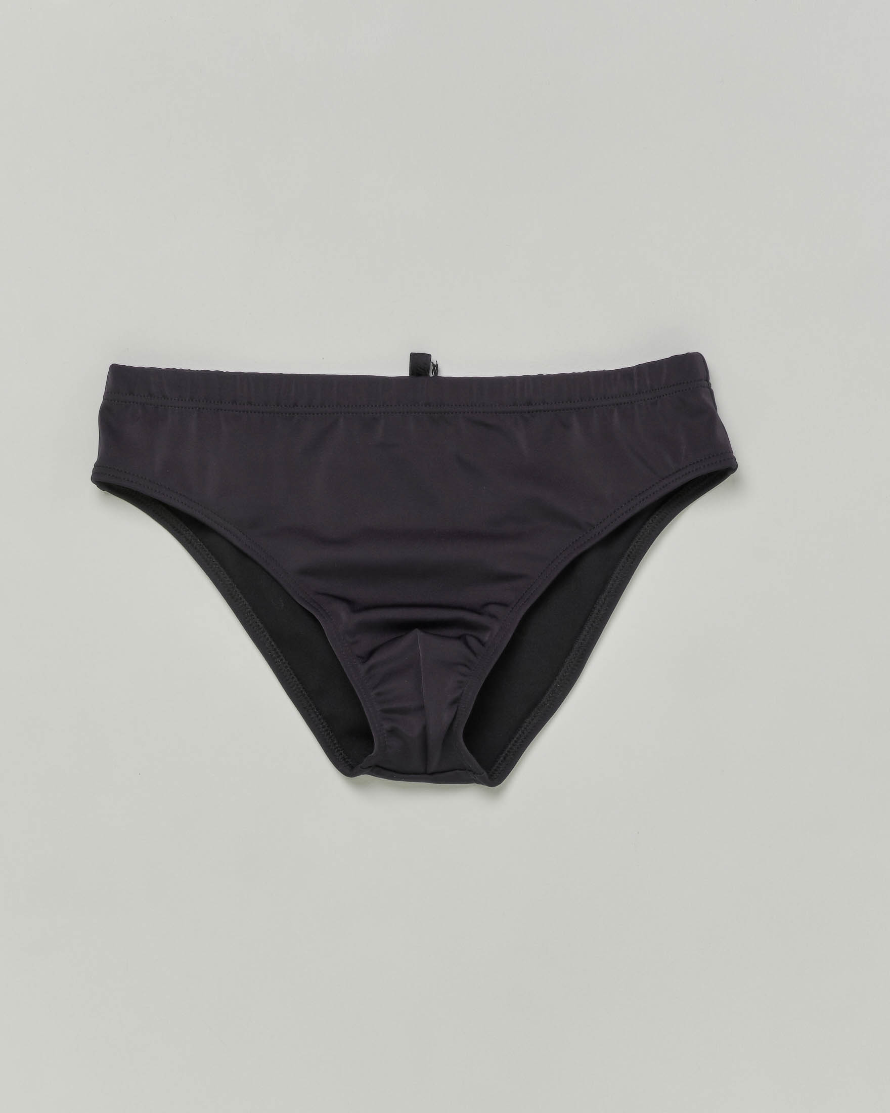 Slip mare nero in tessuto tecnico con maxi logo bianco sul retro