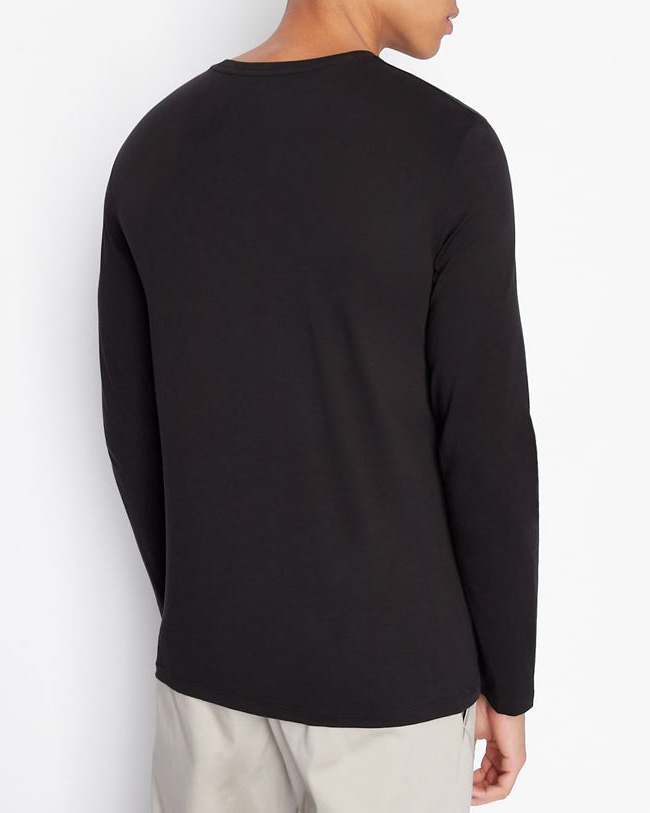 T-shirt manica lunga Armani Exchange nera tinta unita in pima cotton image