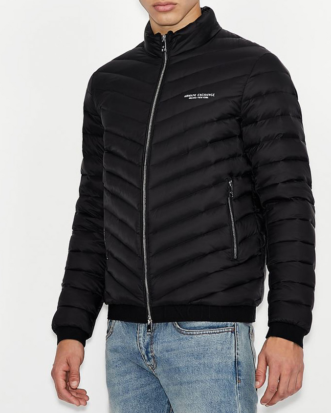 Piumino nero senza cappuccio con trapuntatura diagonale