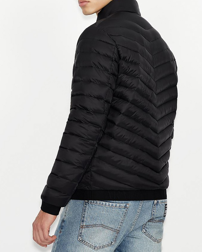 Piumino nero senza cappuccio con trapuntatura diagonale image