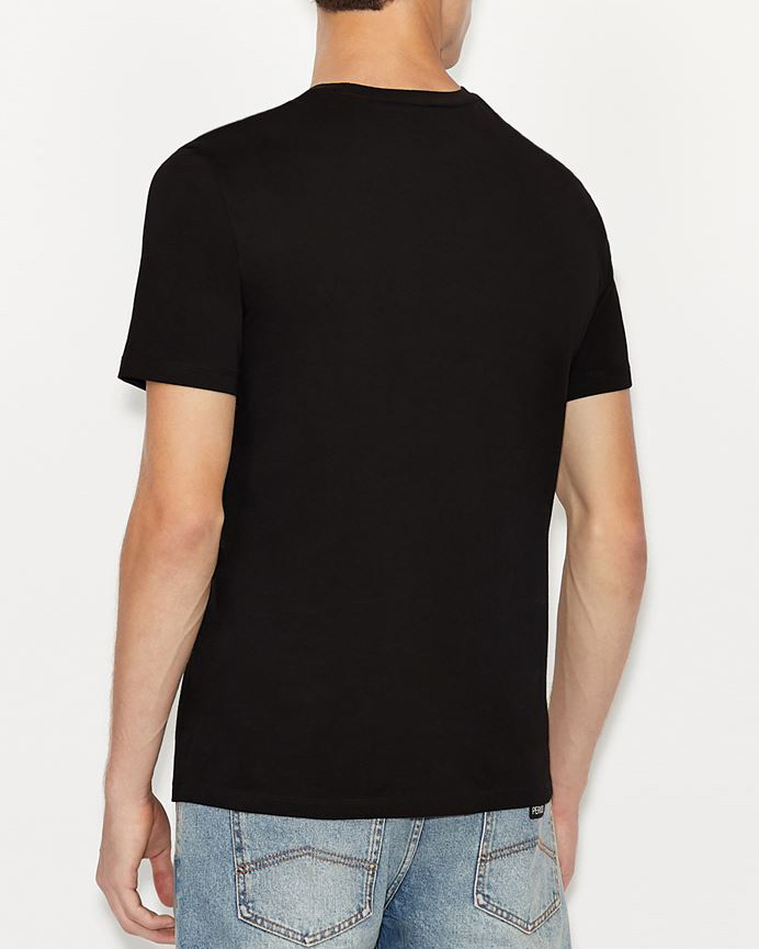 T-shirt Armani Exchange nera in cotone con logo AX stampato in contrasto sul petto image