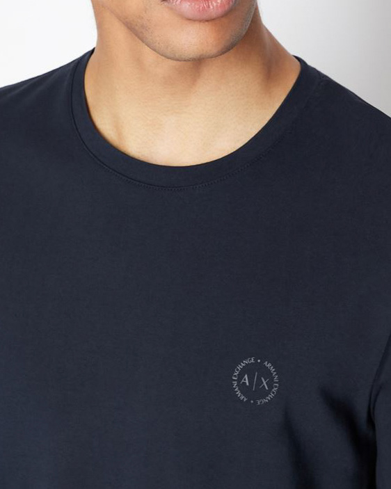 T-shirt blu a mezza manica tinta unita con logo piccolo ricamato sul petto