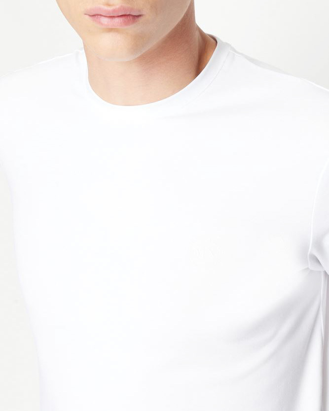 T-shirt bianca a mezza manica tinta unita con logo piccolo ricamato sul petto