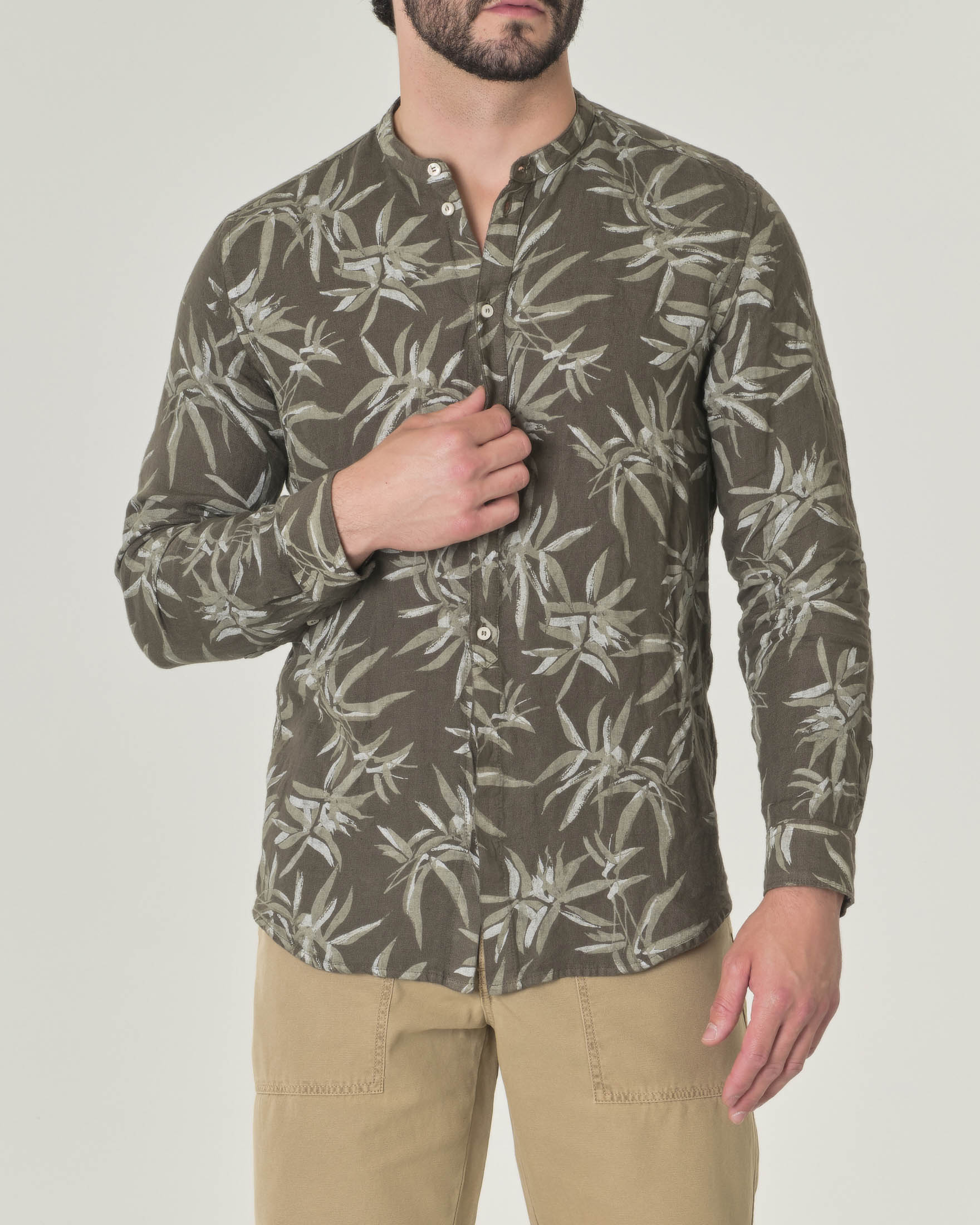 Camicia verde militare in puro lino con collo a coreana e fantasia