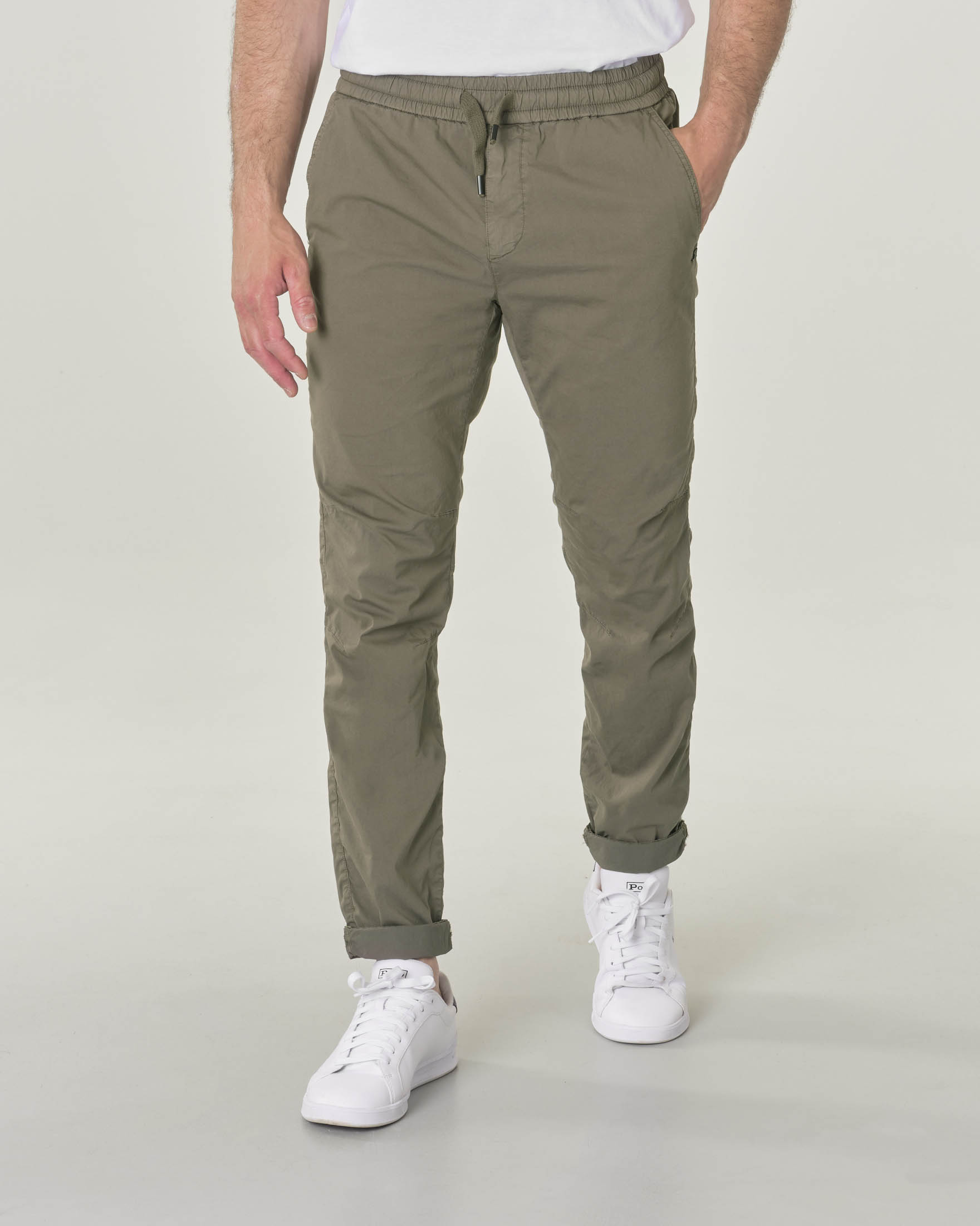Pantalaccio verde militare in tessuto leggero di cotone stretch