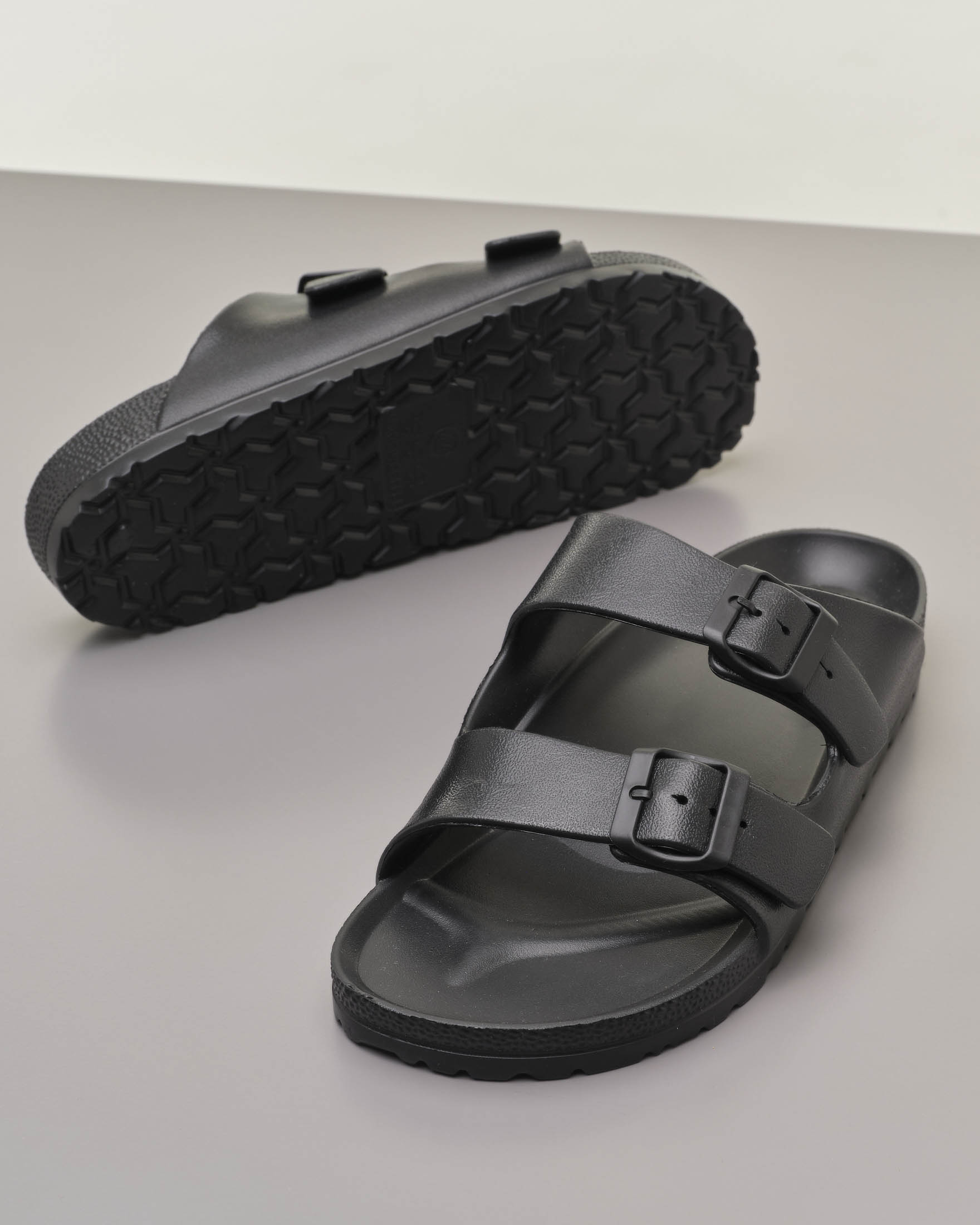 Sandalo nero in EVA image