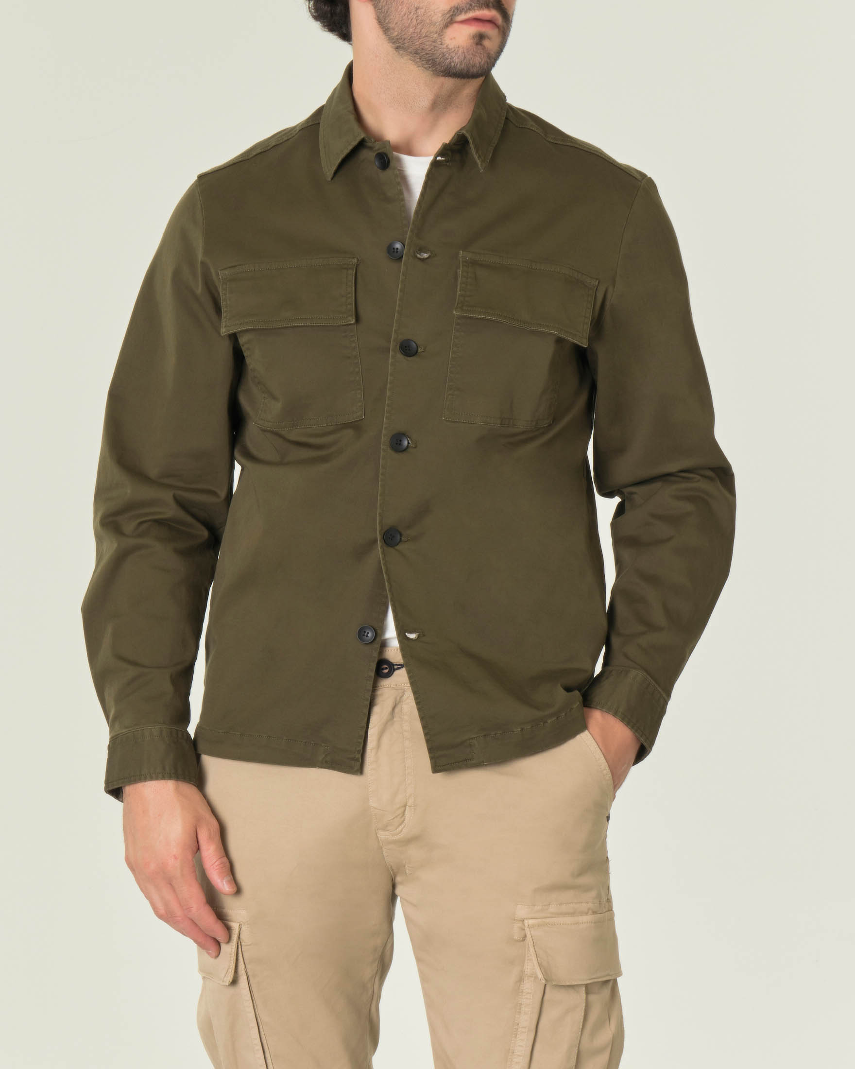 Overshirt verde militare in cotone stretch con tasconi sul petto