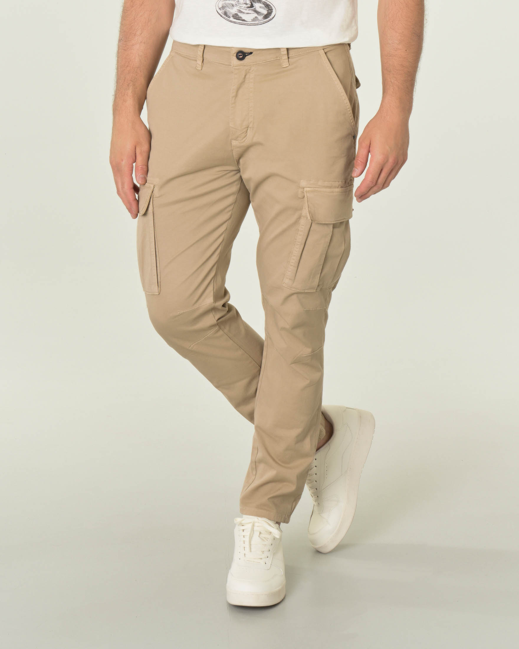 Pantalone cargo color sabbia in gabardina di cotone stretch
