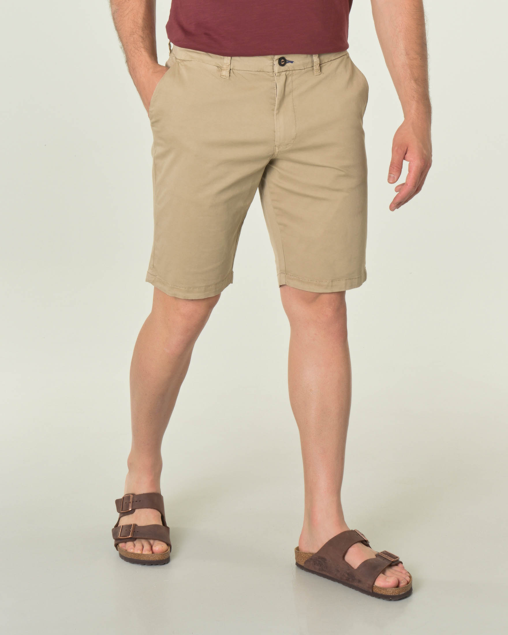 Bermuda chino color sabbia in gabardina di cotone stretch