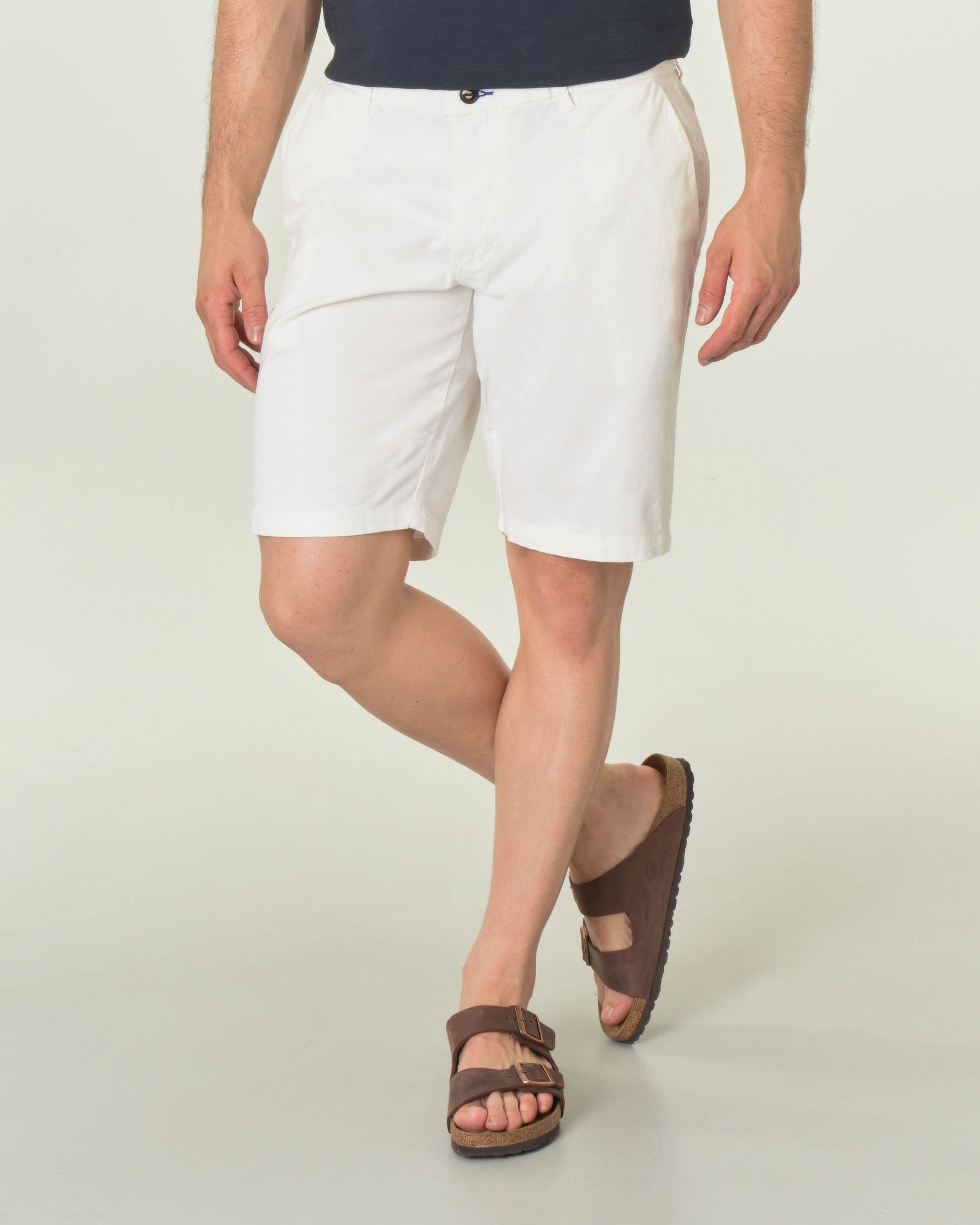 Bermuda chino bianchi in gabardina di cotone stretch