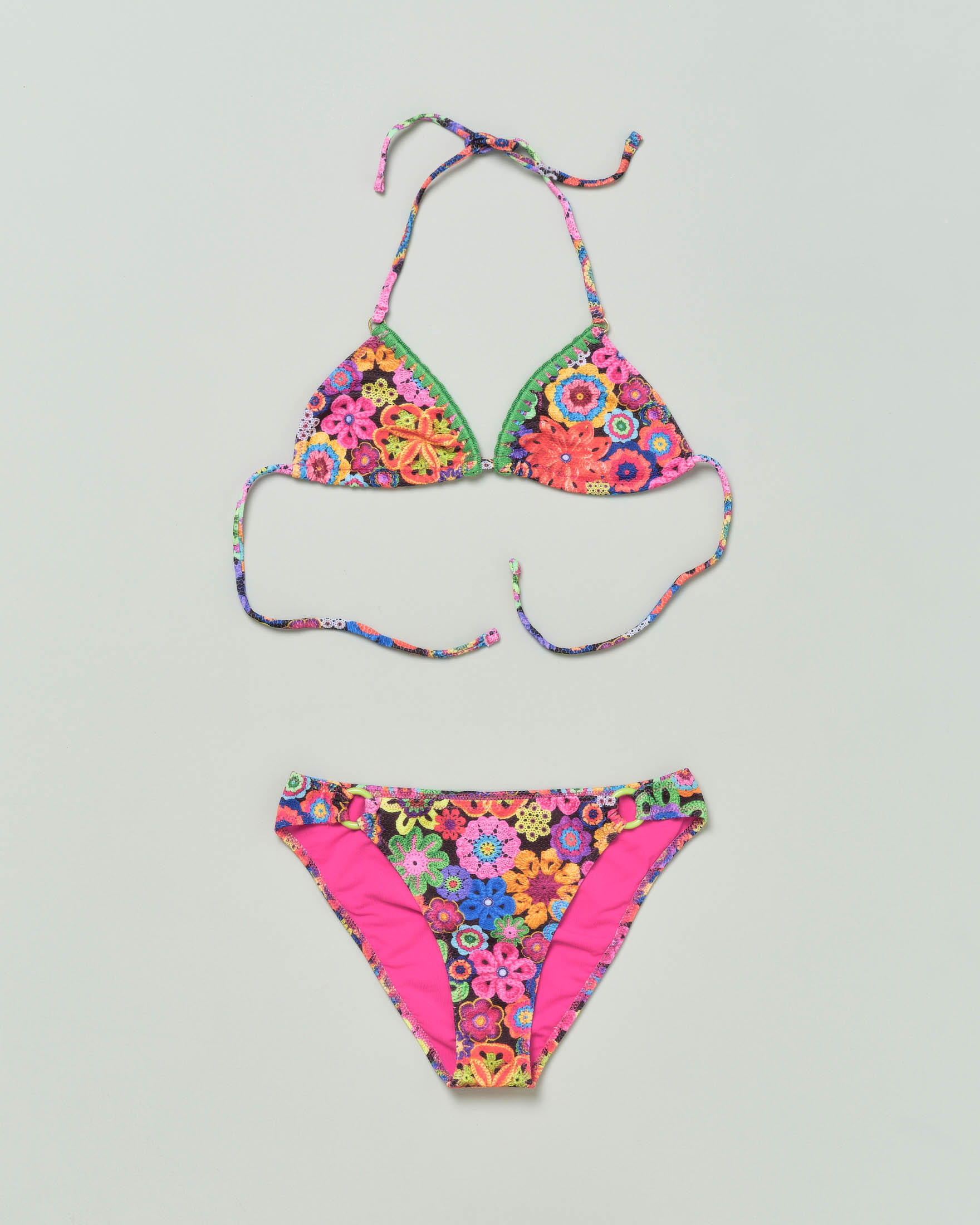 Bikini a triangolo in tessuto stretch a fantasia crochet multicolor