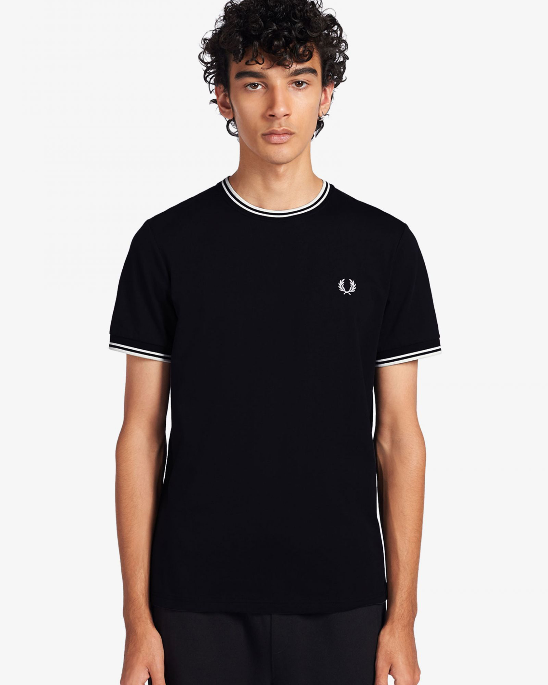 T-shirt mezza manica nera con bordino bianco