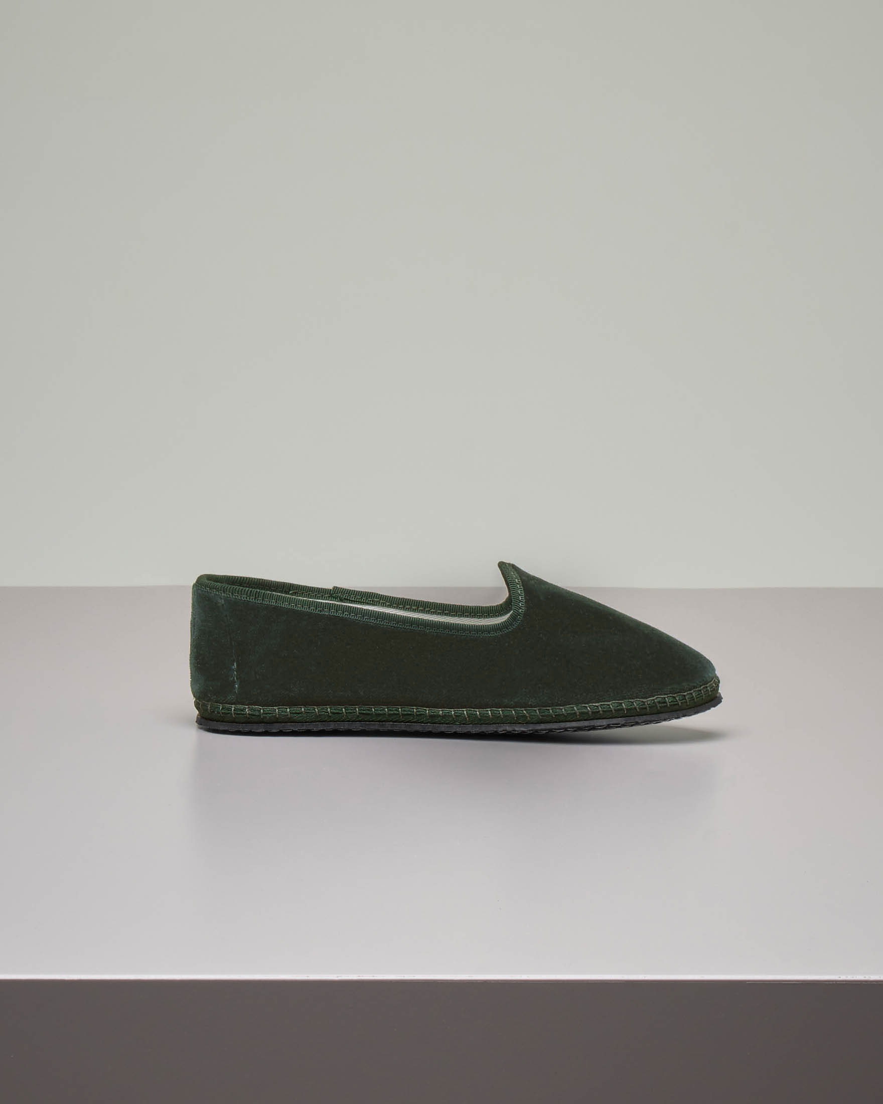 Friulane in velluto color verde militare