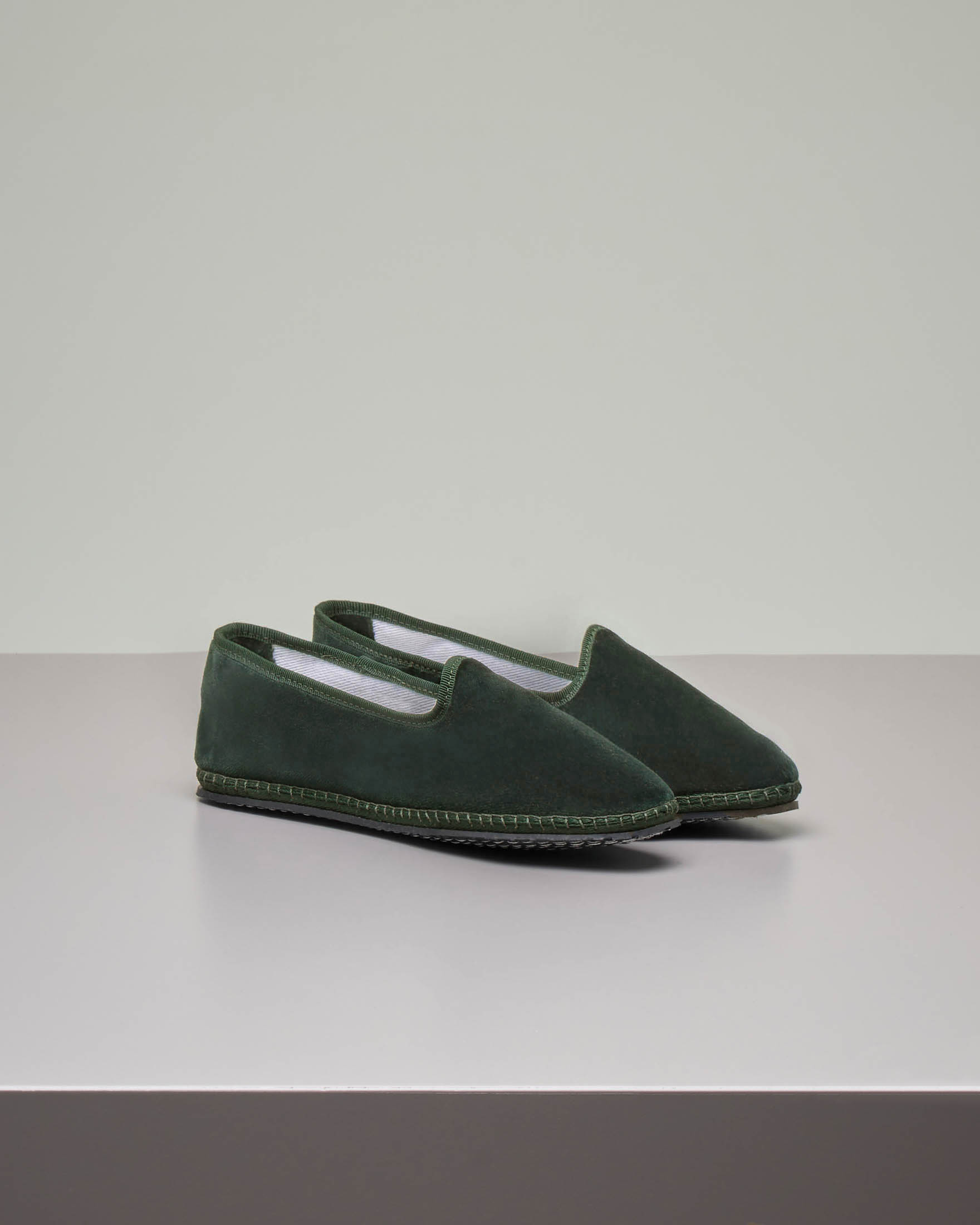 Friulane in velluto color verde militare