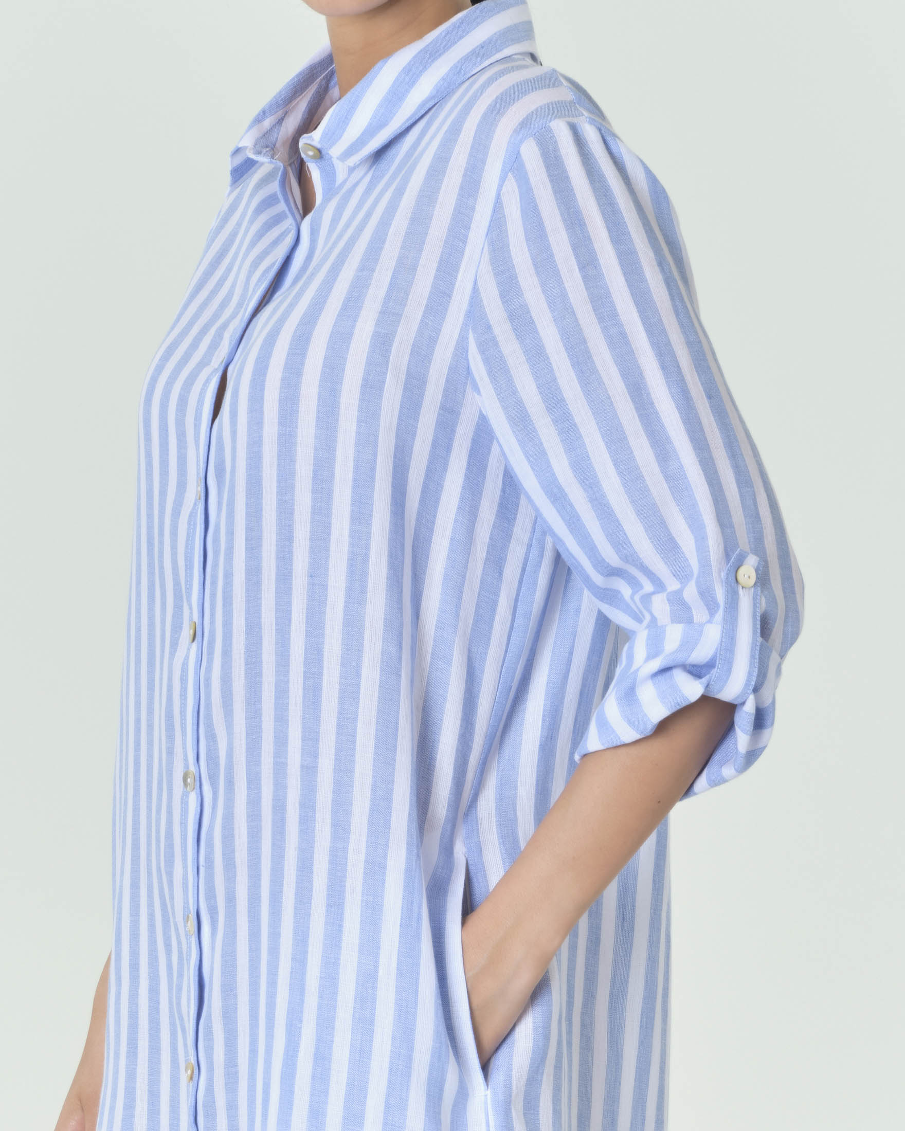 Abito chemisier al ginocchio a righe bianche azzurre in lino con