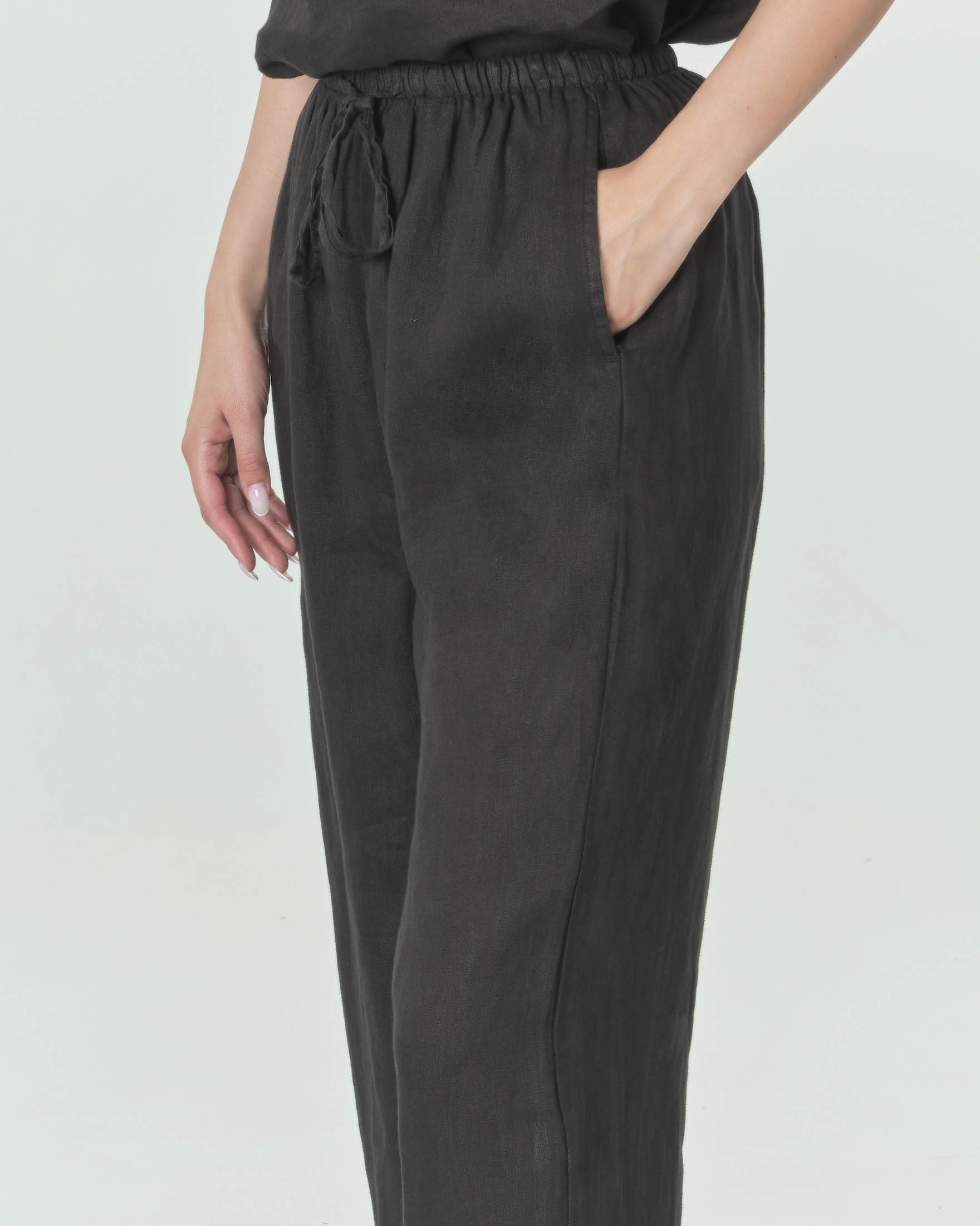 Pantaloni palazzo neri in lino con fascia in vita con elastico inserito image