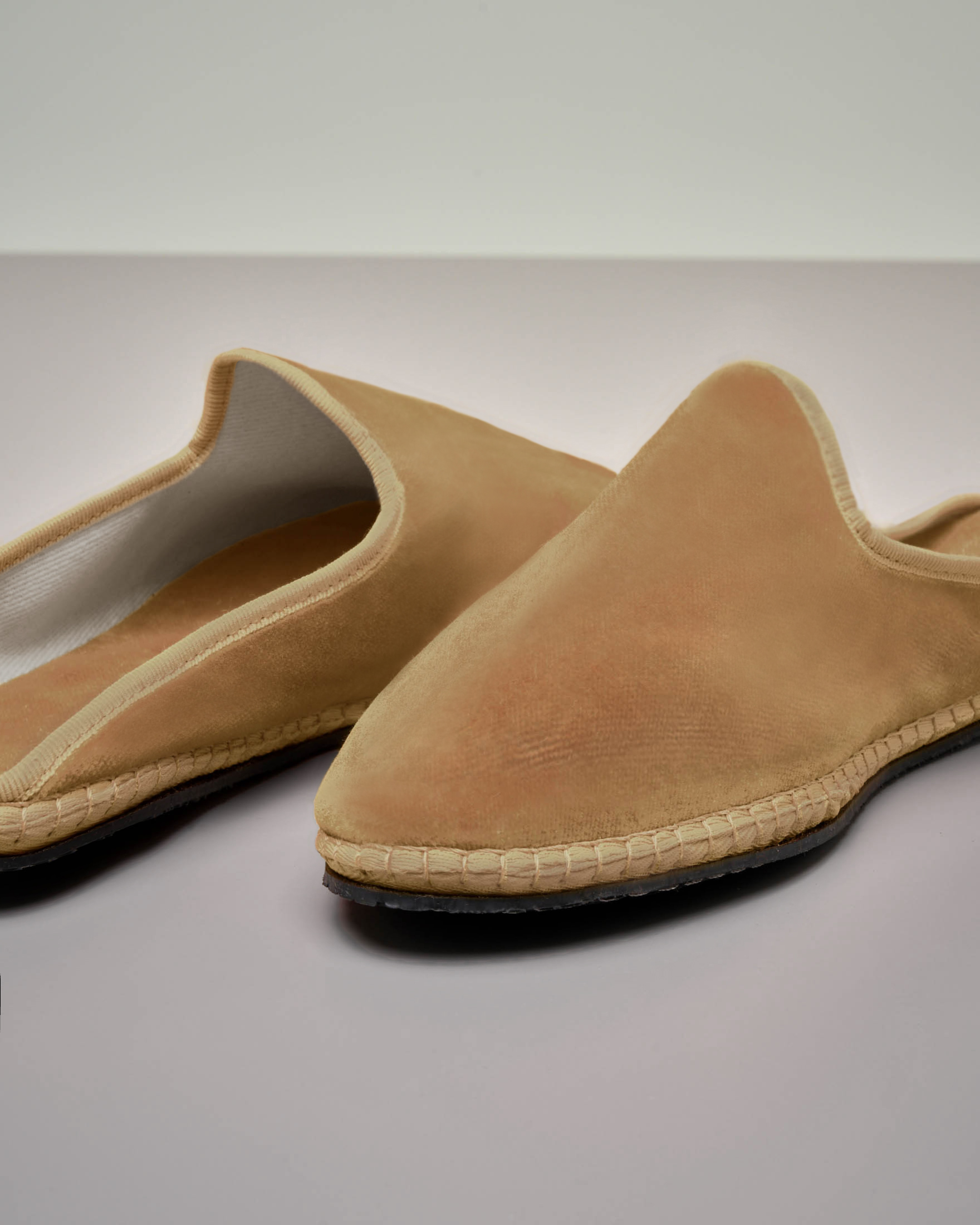 Friulane modello sabot in velluto color nocciola image