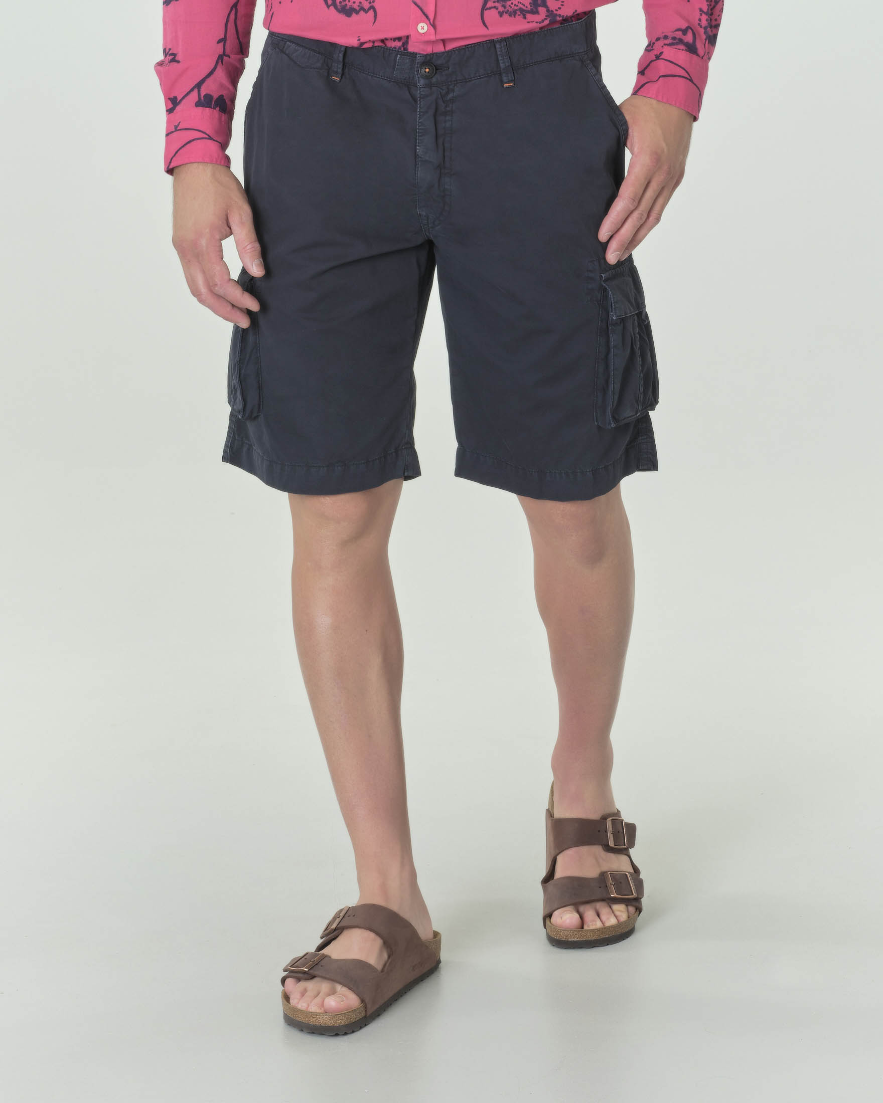 Bermuda cargo blu in gabardina di cotone stretch