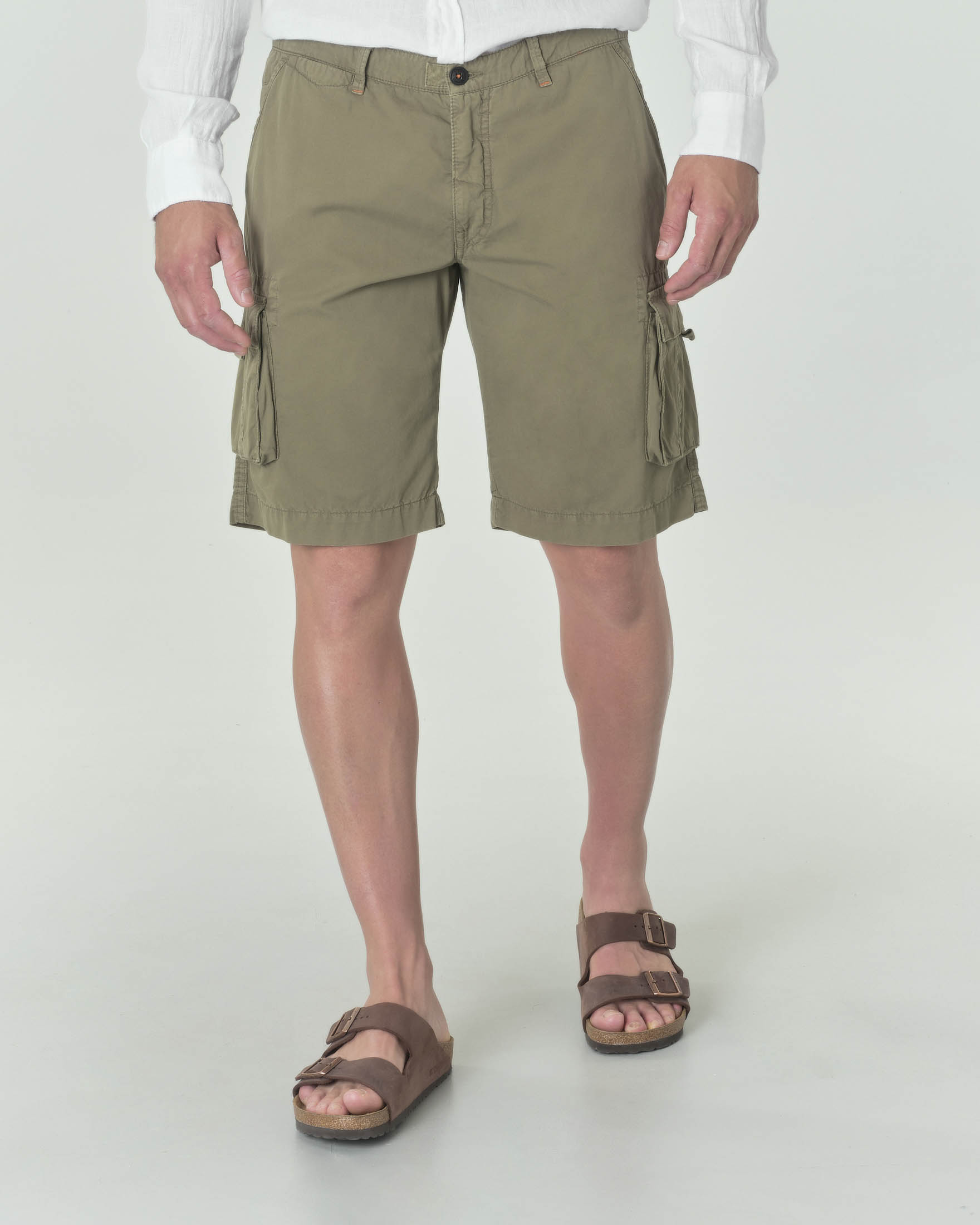 Bermuda cargo verde salvia in gabardina di cotone stretch