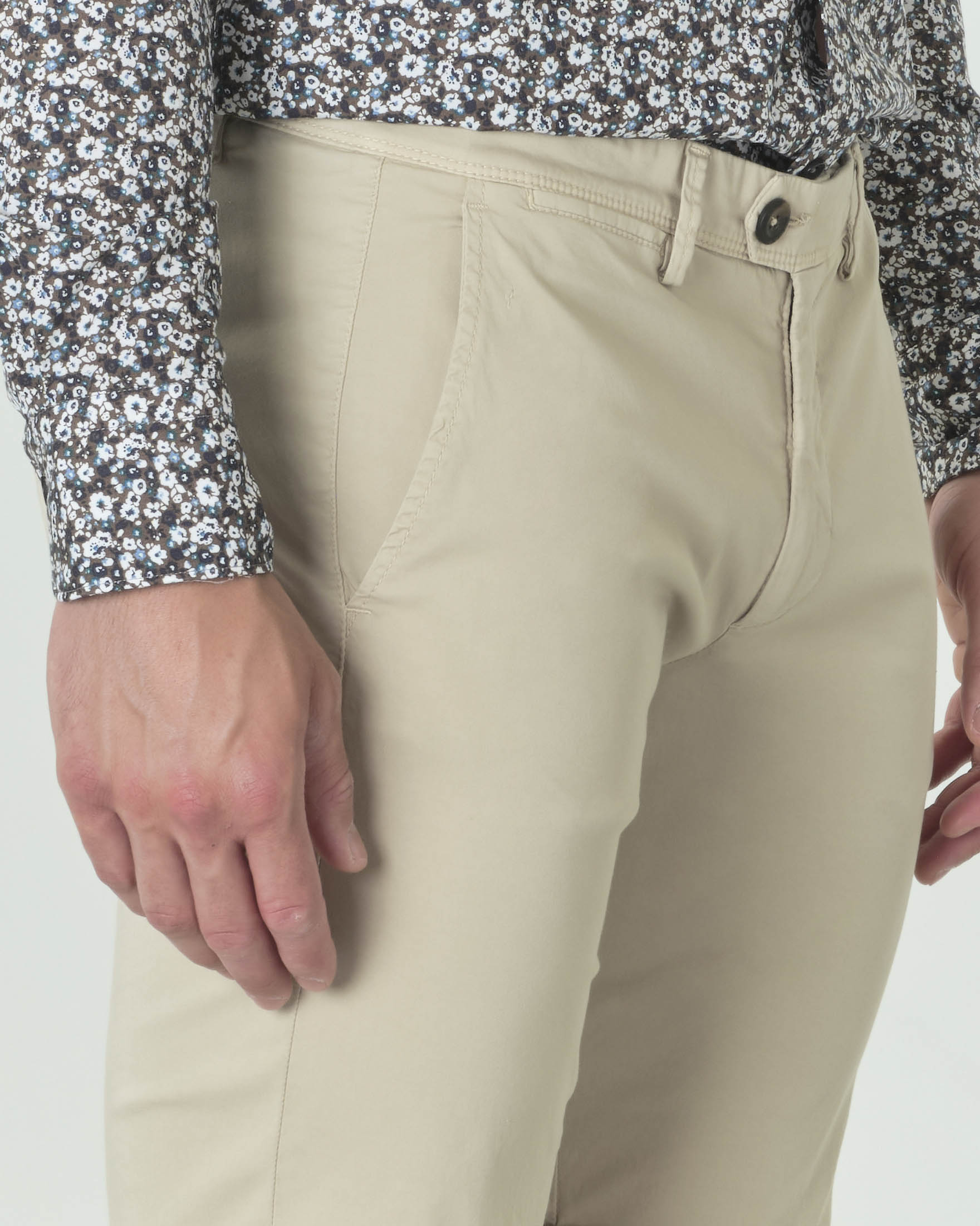 Bermuda chino beige in gabardina di cotone stretch